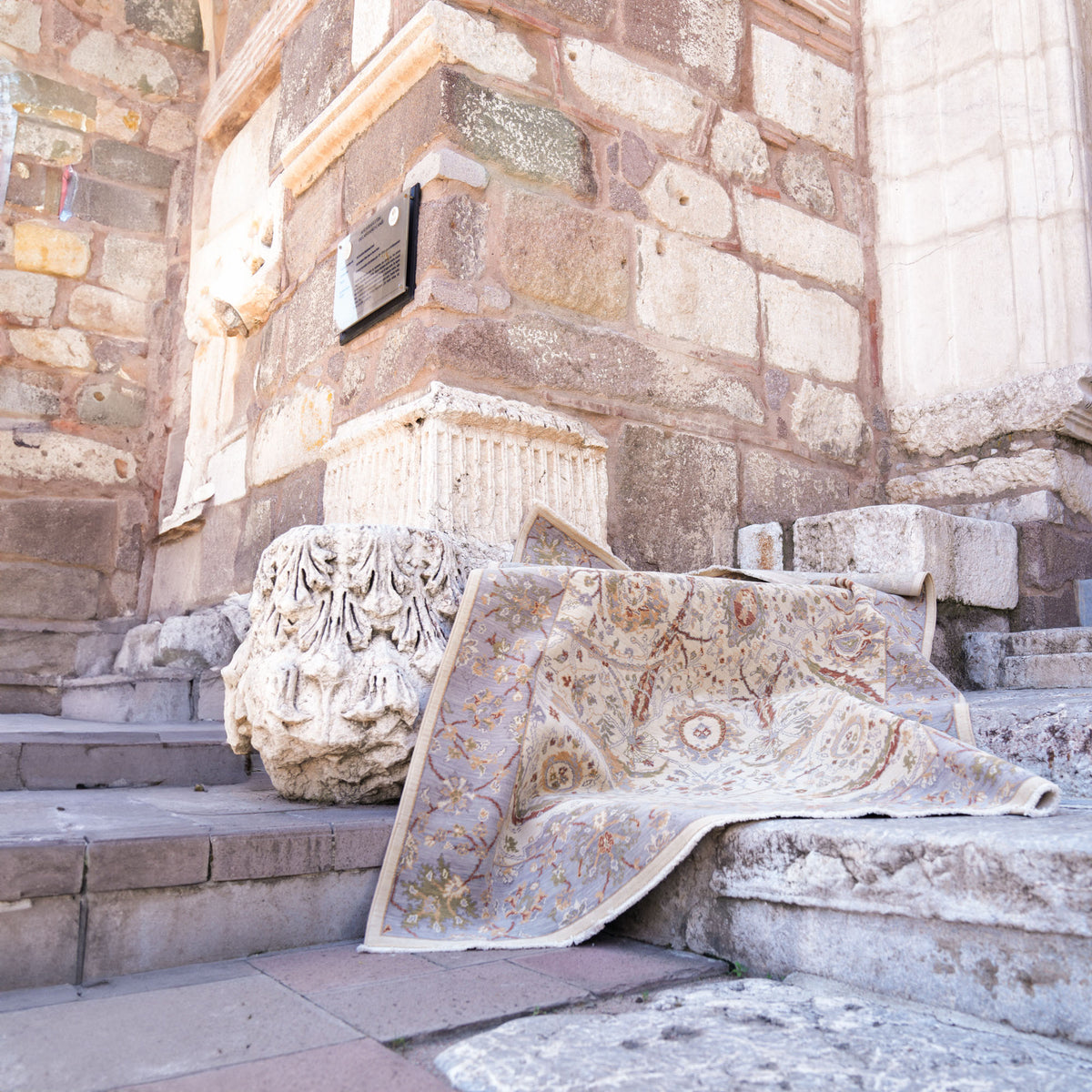 Tempus Serisi Uşak Desenli Bej Vizon Yün Tezgah Dokuma Halı — çiçek desenli