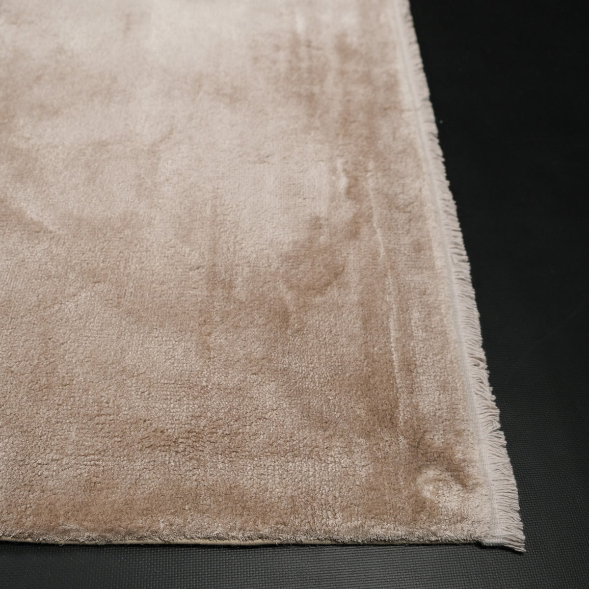 Velvet Serisi Sade Desenli Tezgah Dokuma Halı — modern tasarım