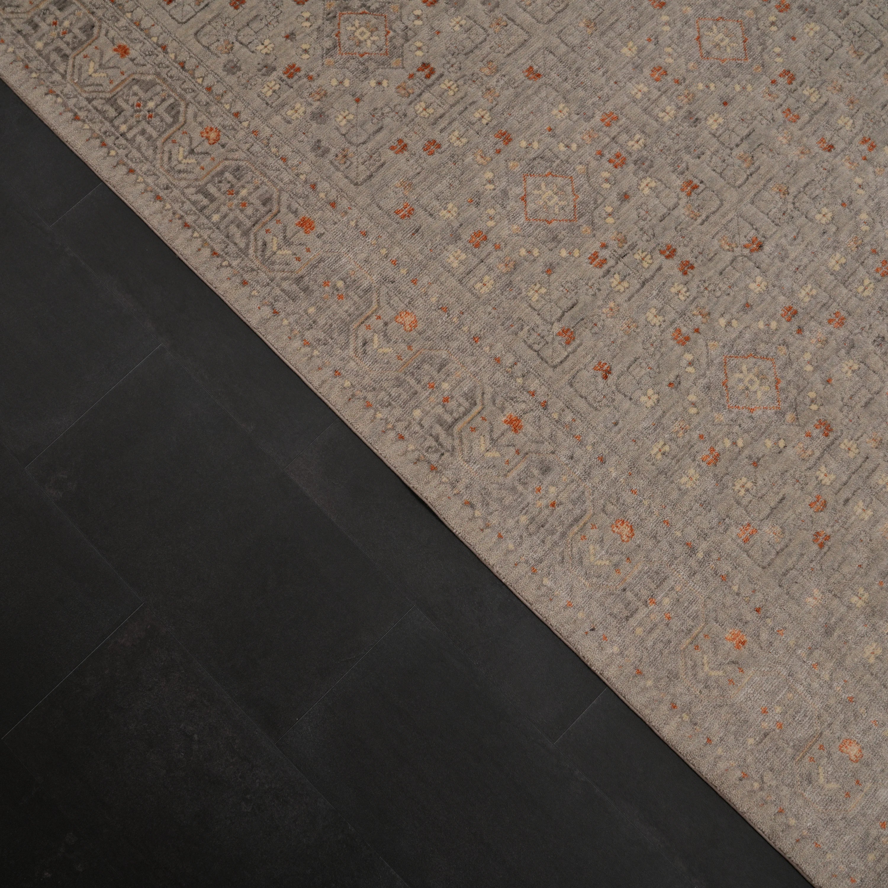 Zade Serisi Afgan Desenli Gri Tezgah Dokuma Doğal Halı