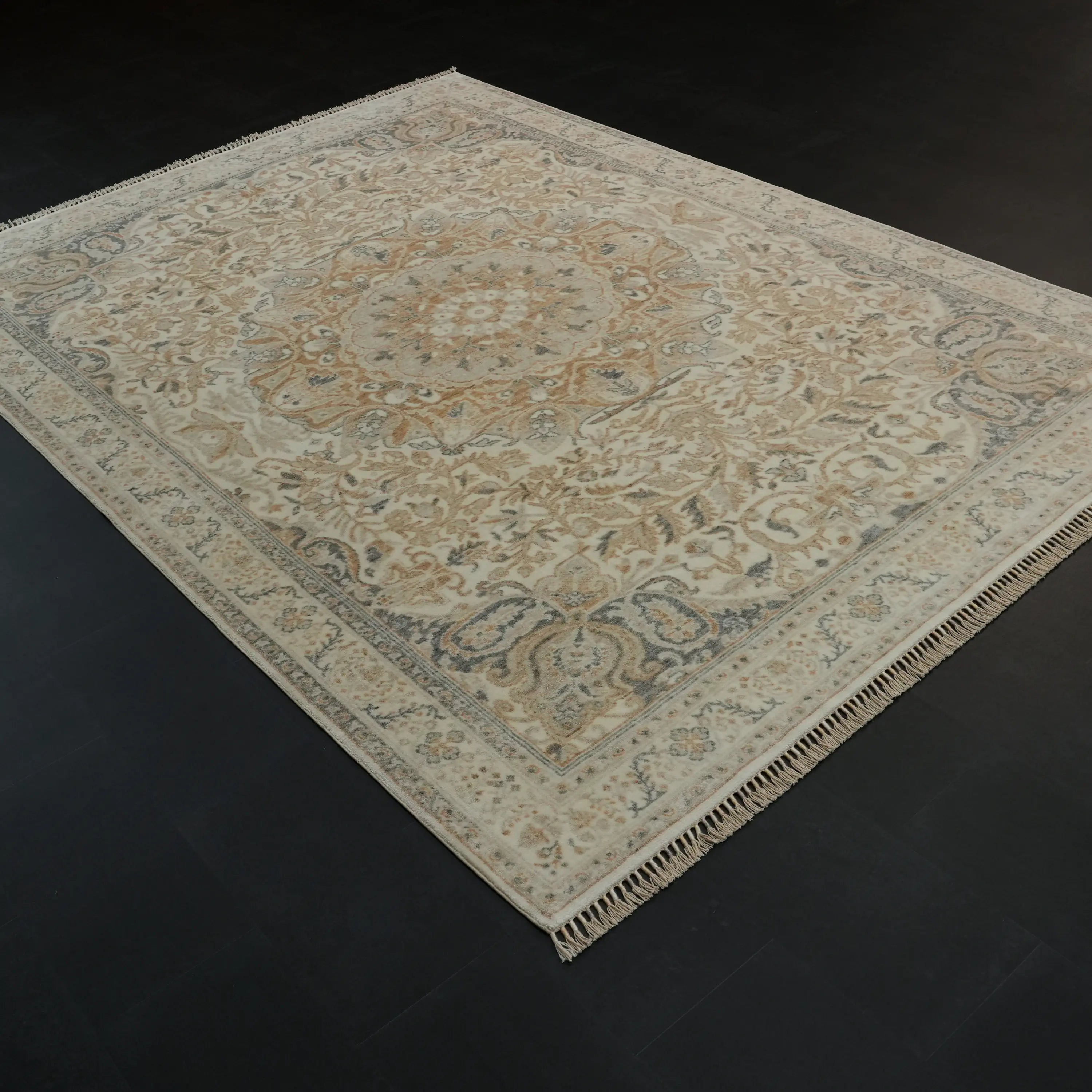 Zade Serisi Madalyon Desenli Krem Tencel Tezgah Dokuma Halı