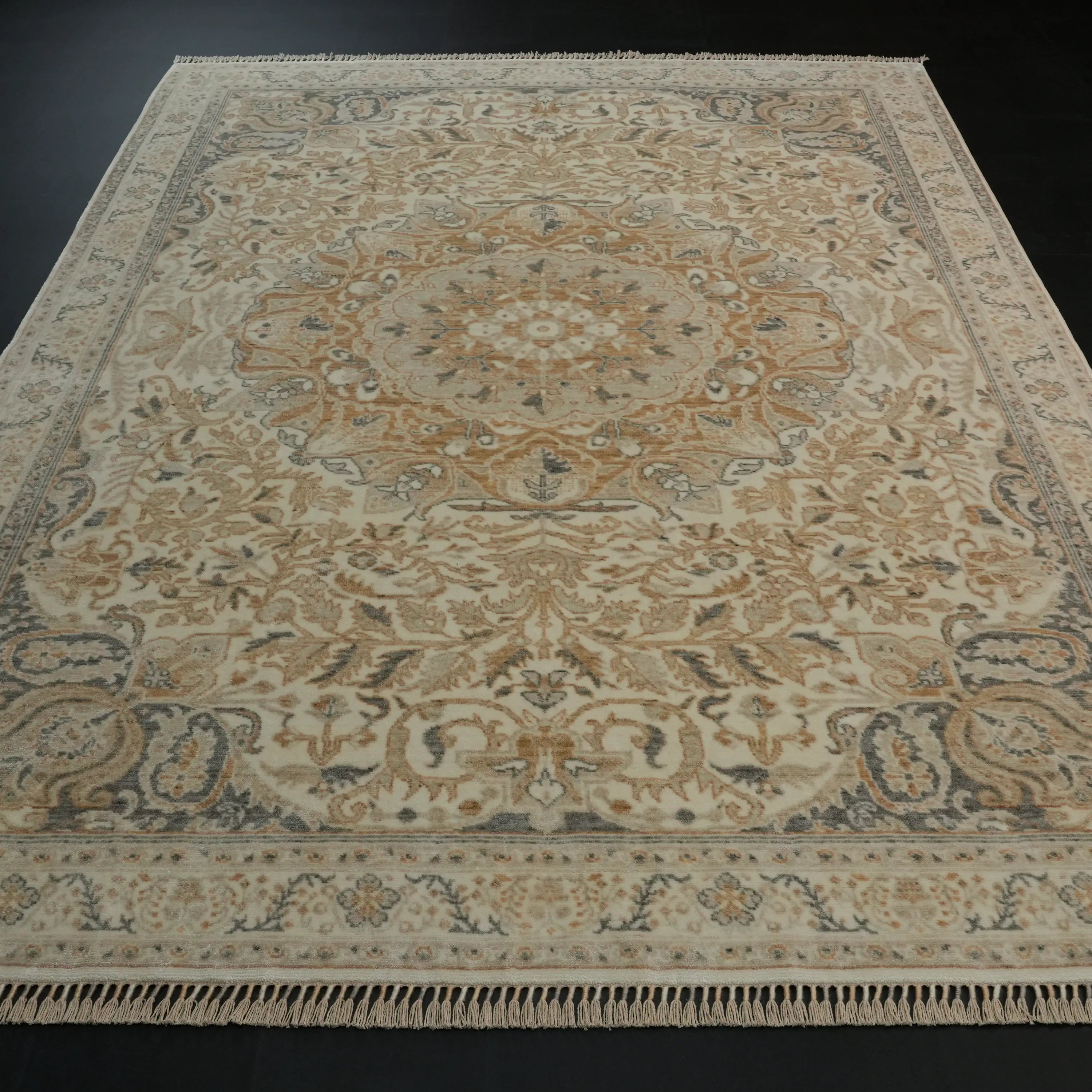 Zade Serisi Madalyon Desenli Krem Tencel Tezgah Dokuma Halı