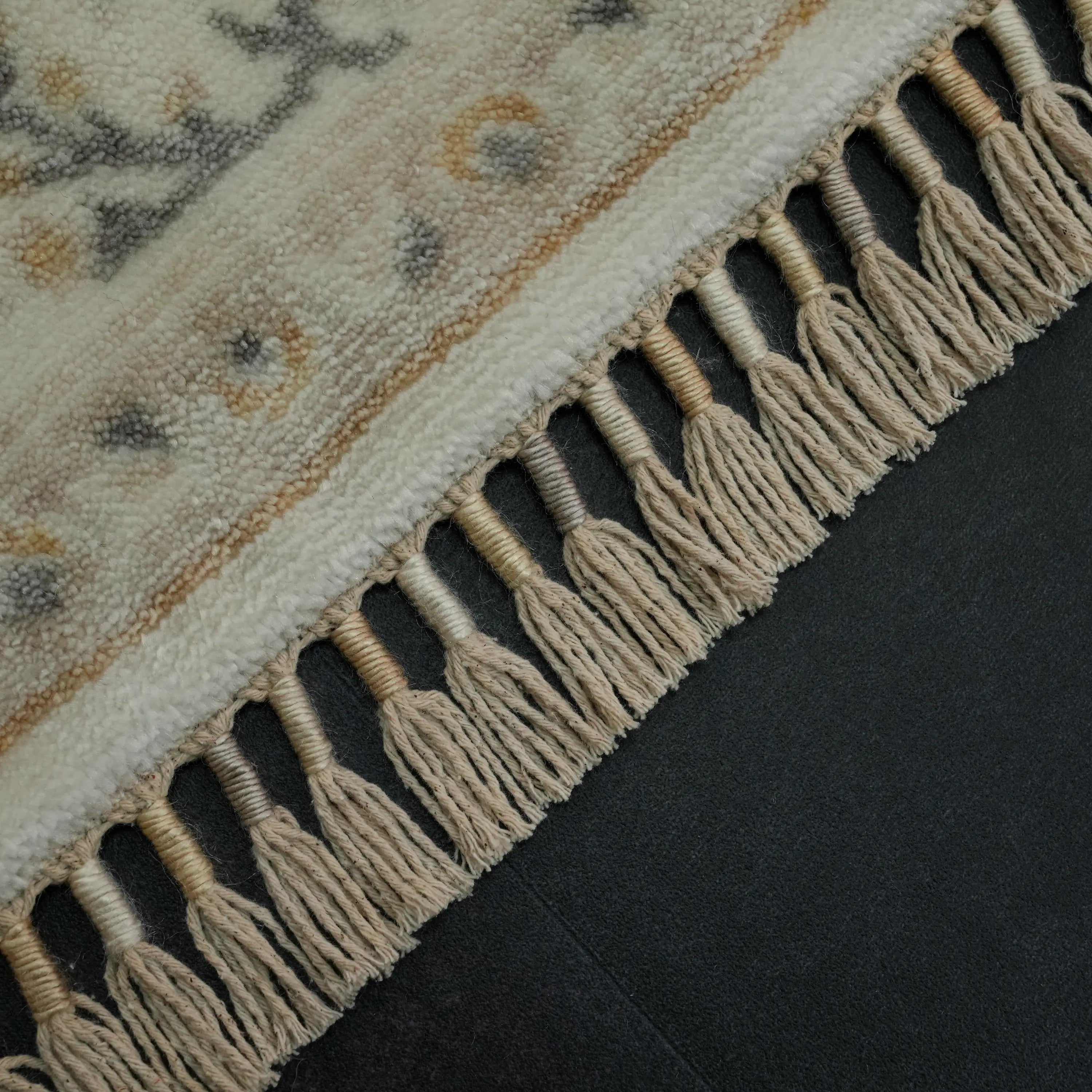 Zade Serisi Madalyon Desenli Krem Tencel Tezgah Dokuma Halı