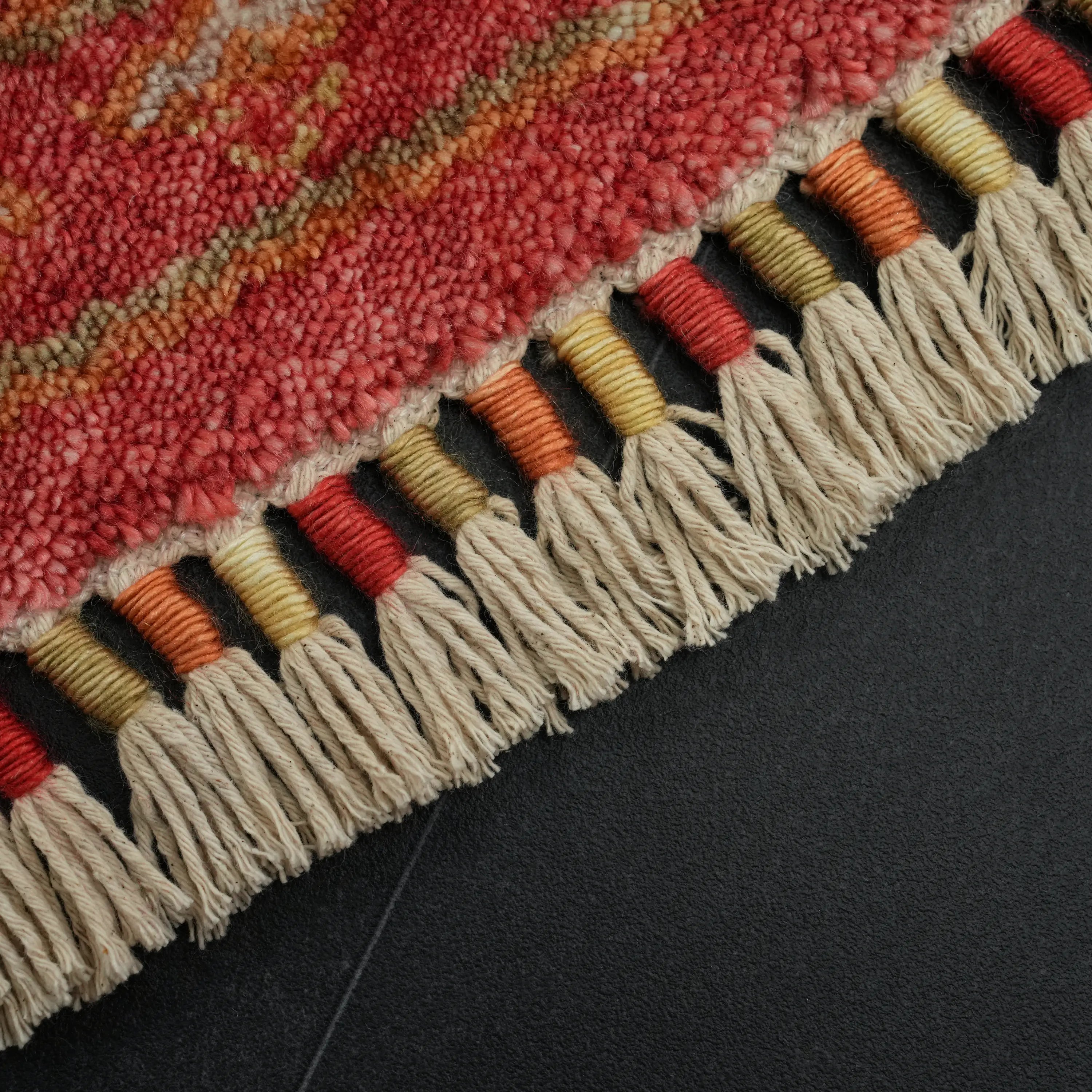 Zade Serisi Uşak Desenli Kırmızı Tencel Tezgah Dokuma Doğal Halı