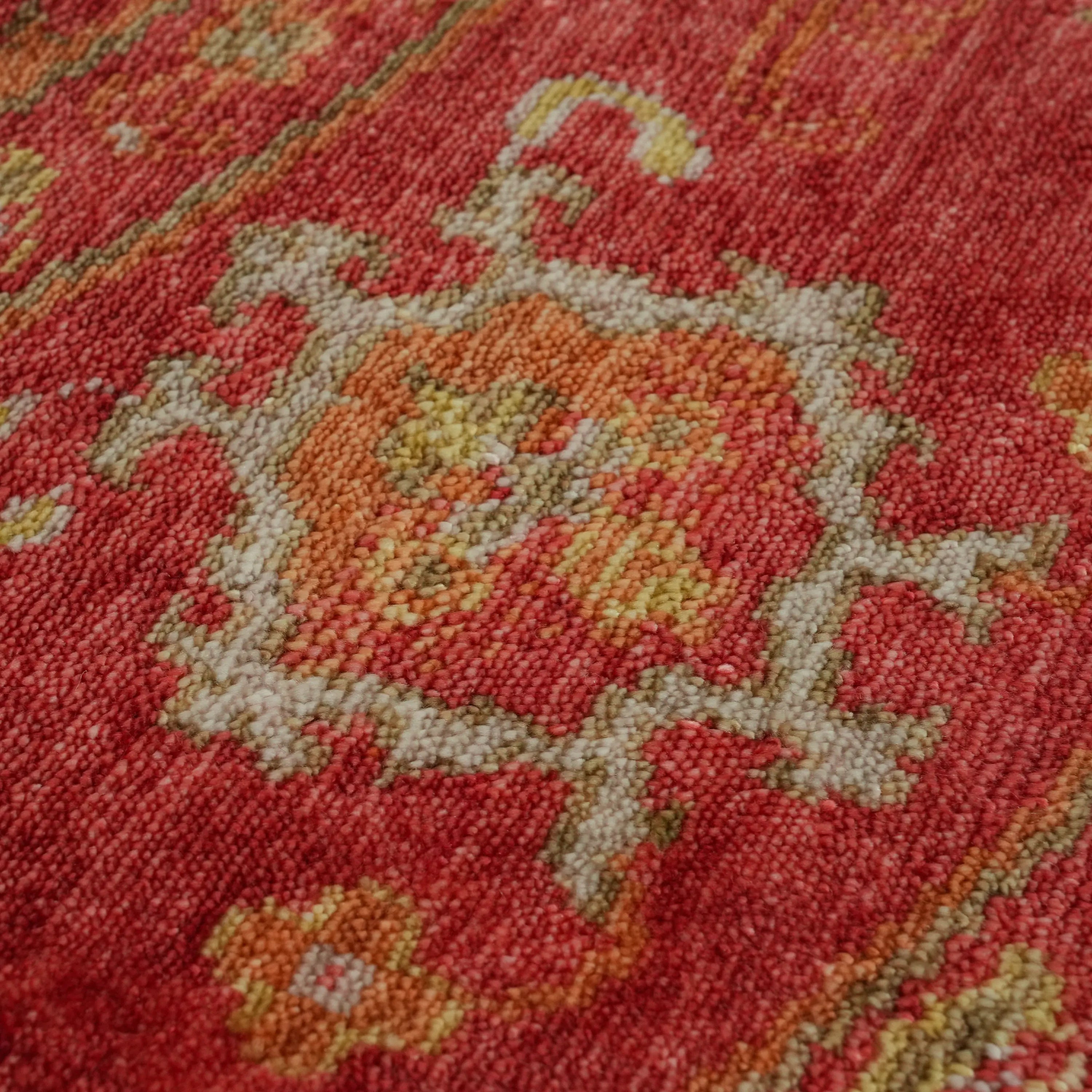 Zade Serisi Uşak Desenli Kırmızı Tencel Tezgah Dokuma Doğal Halı