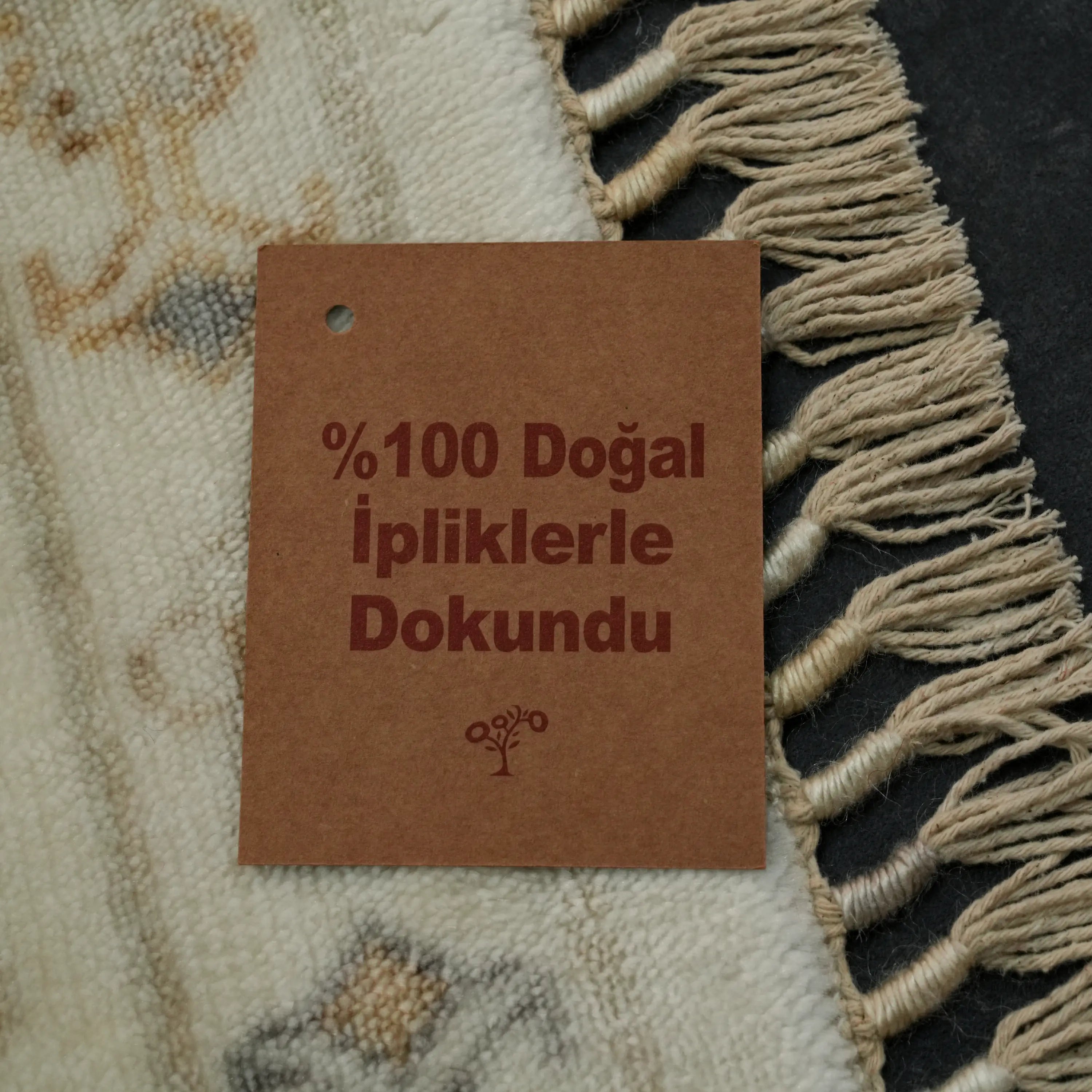 Zade Serisi Uşak Desenli Krem Tencel Tezgah Dokuma Halı