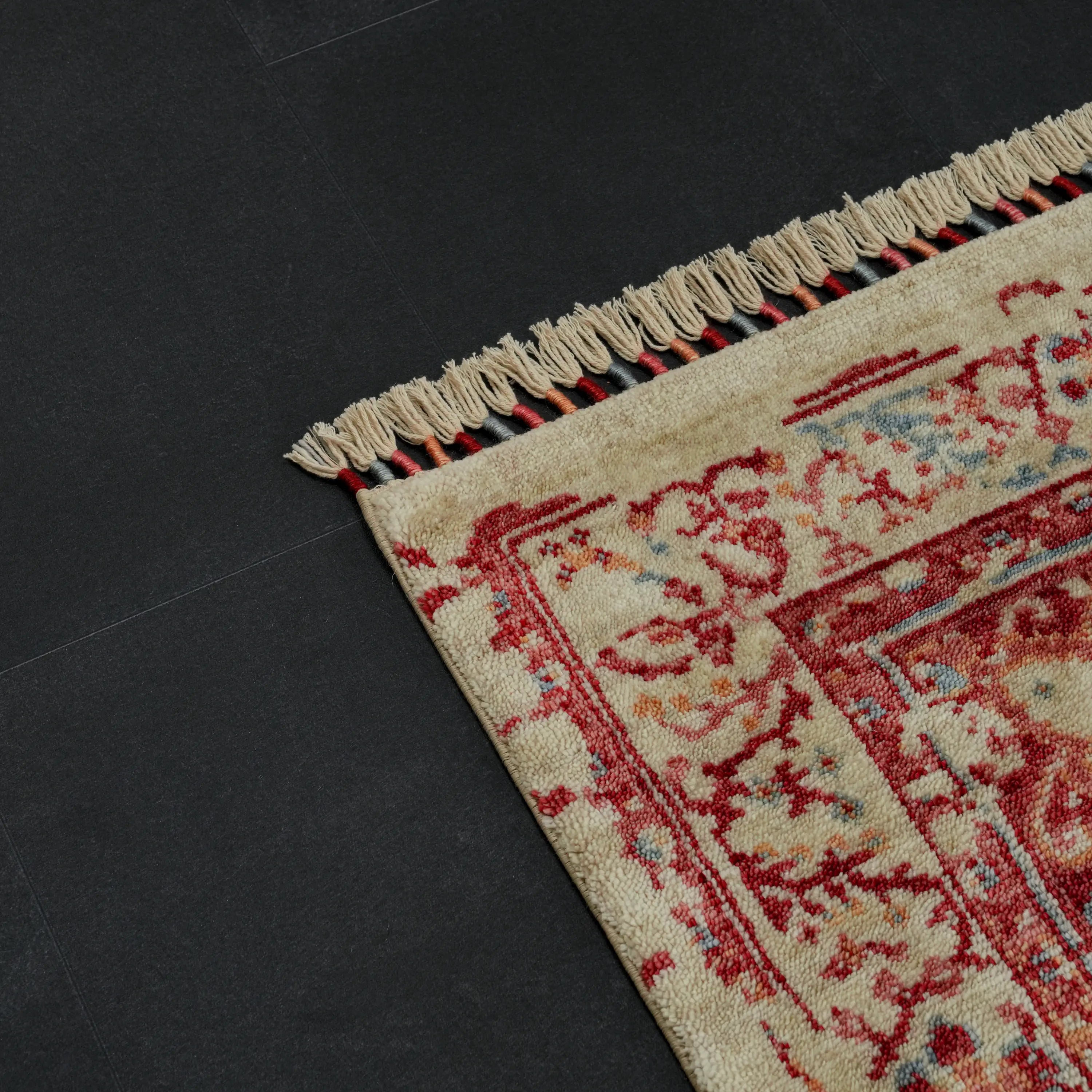 Zade Serisi Vintage Desenli Kırmızı Tencel Tezgah Dokuma Halı