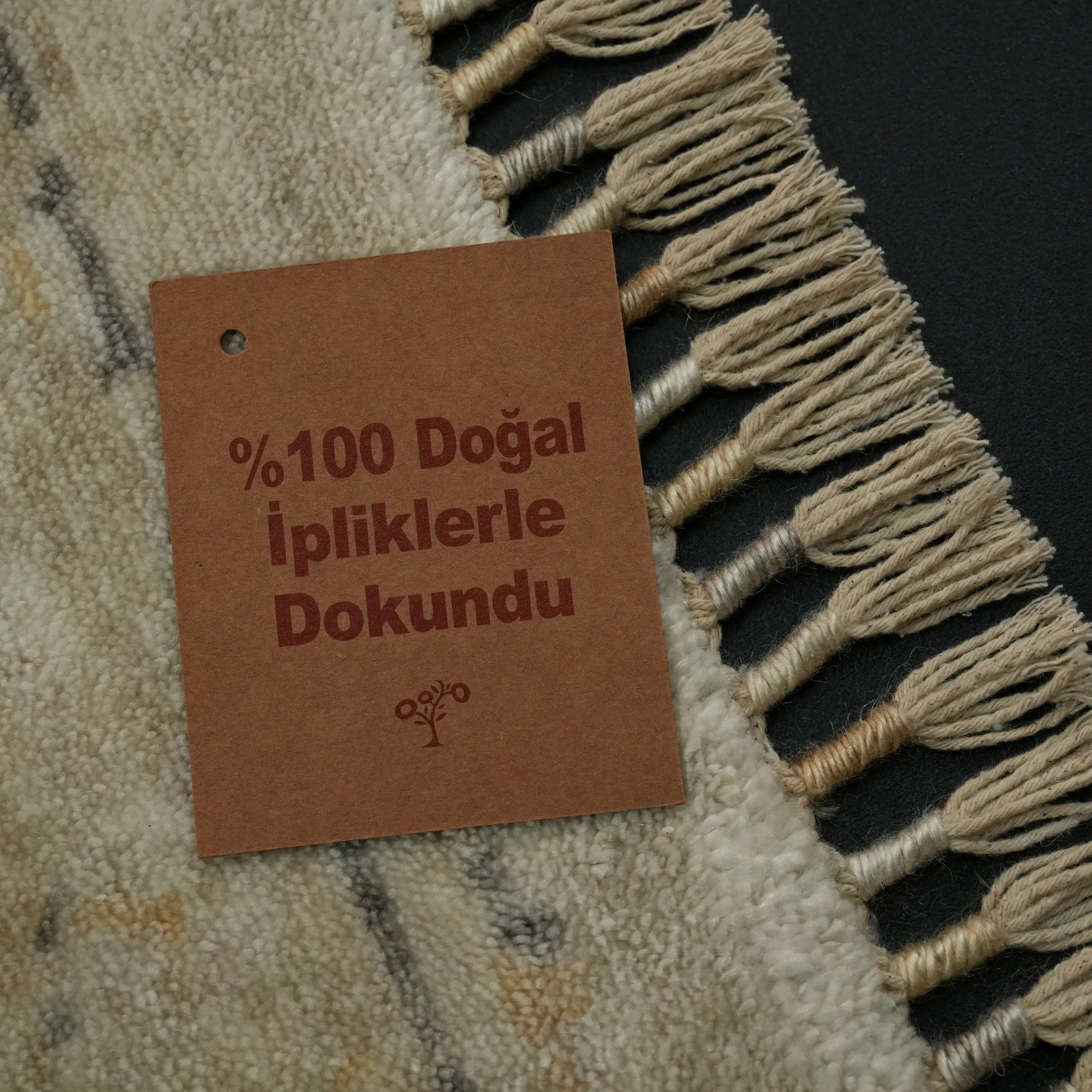 Zade Serisi Vintage Desenli Krem Tencel Tezgah Dokuma Halı