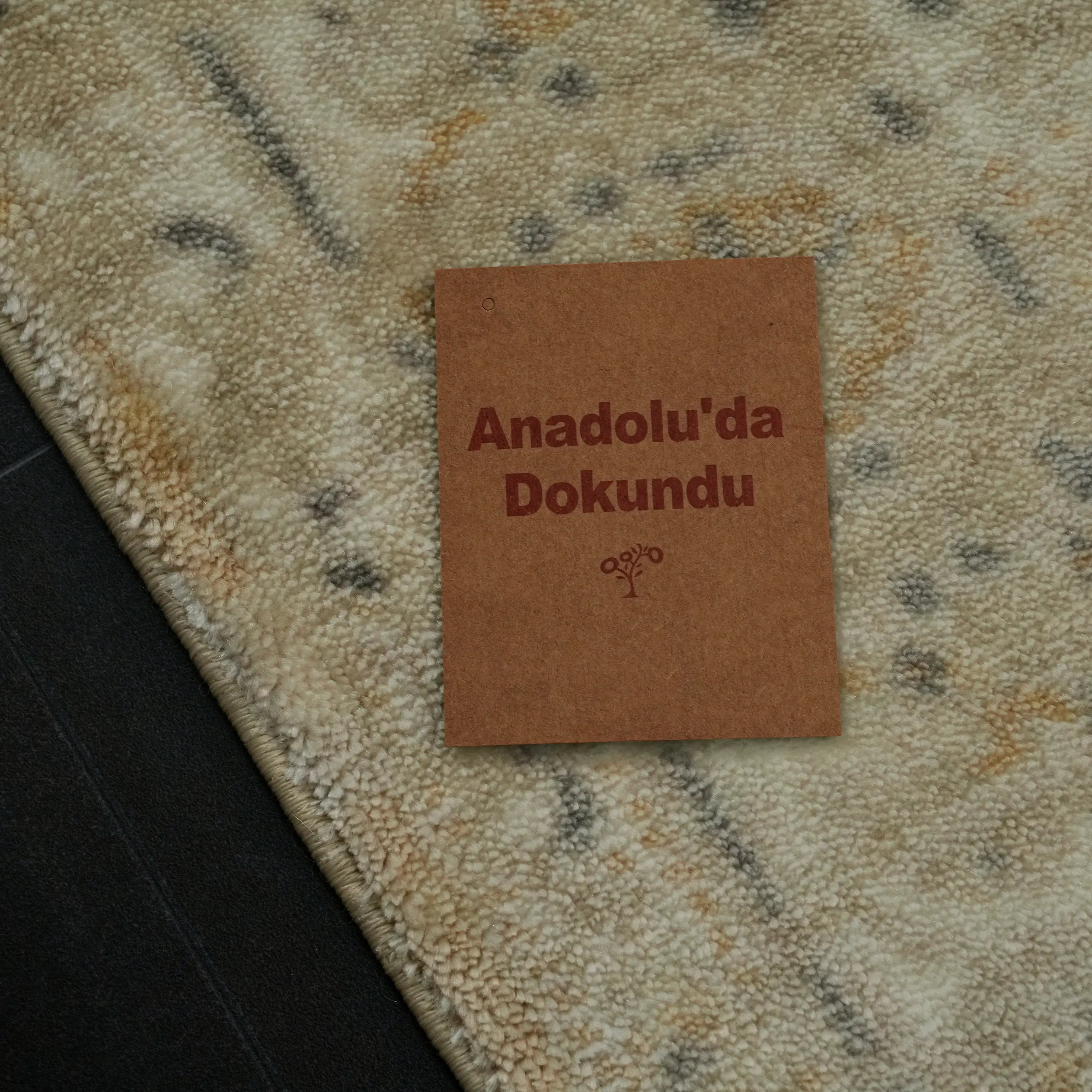 Zade Serisi Vintage Desenli Krem Tencel Tezgah Dokuma Halı