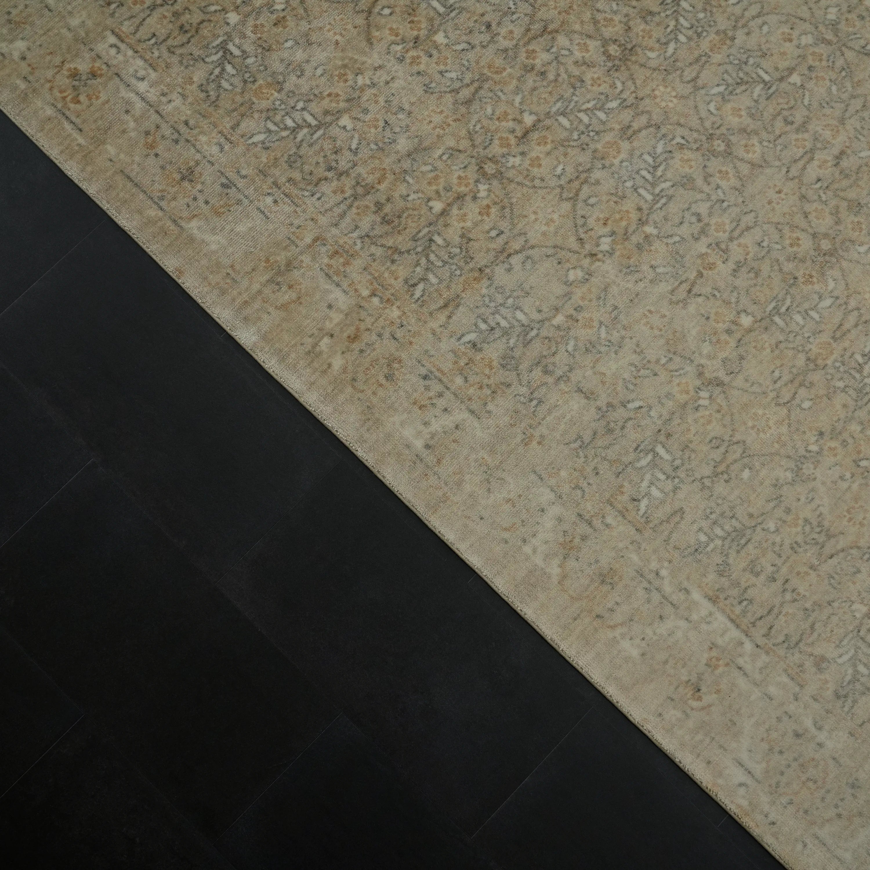 Zade Serisi Vintage Desenli Krem Tencel Tezgah Dokuma Halı