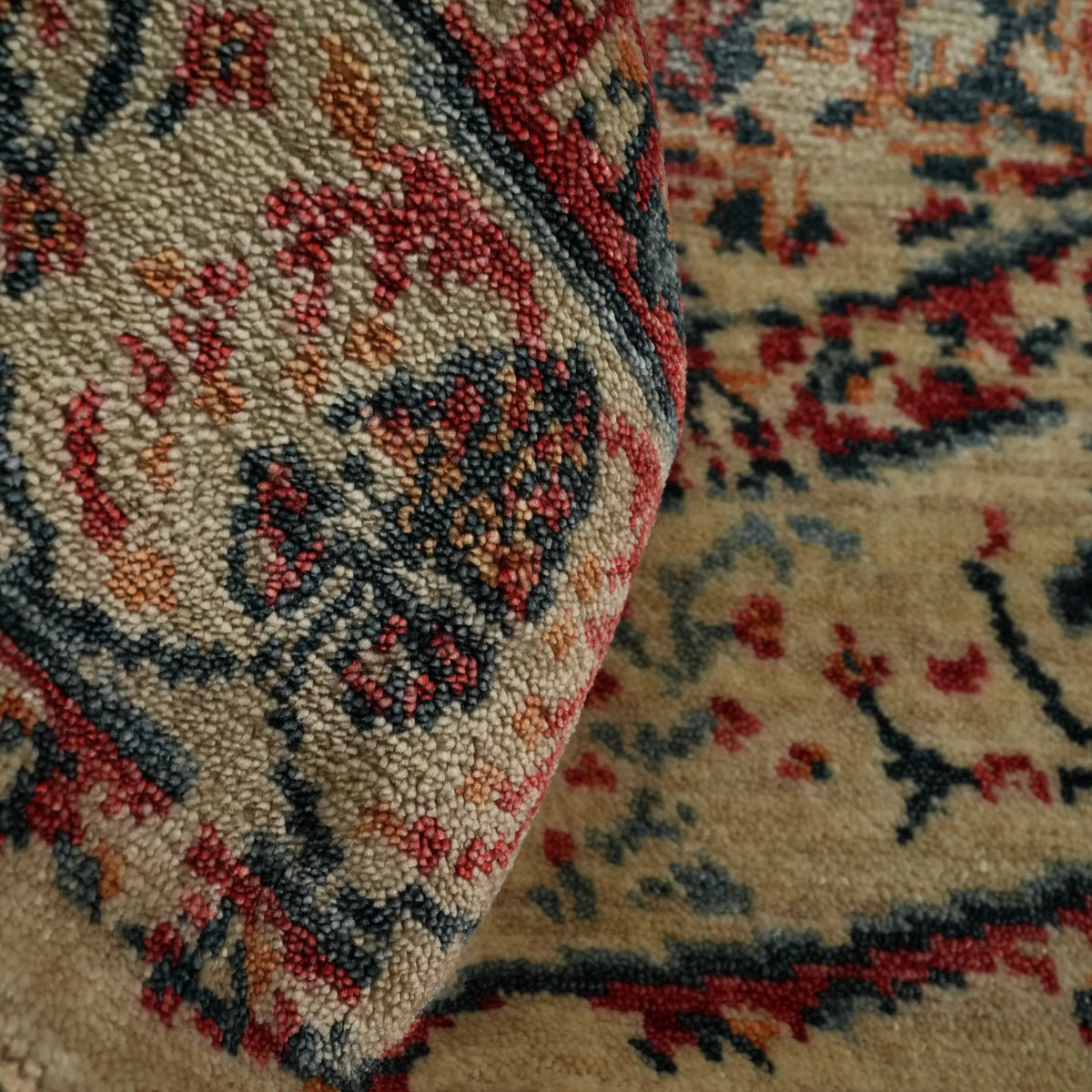 Zade Serisi Vintage Desenli Mavi Tencel Tezgah Dokuma Halı — klasik desen