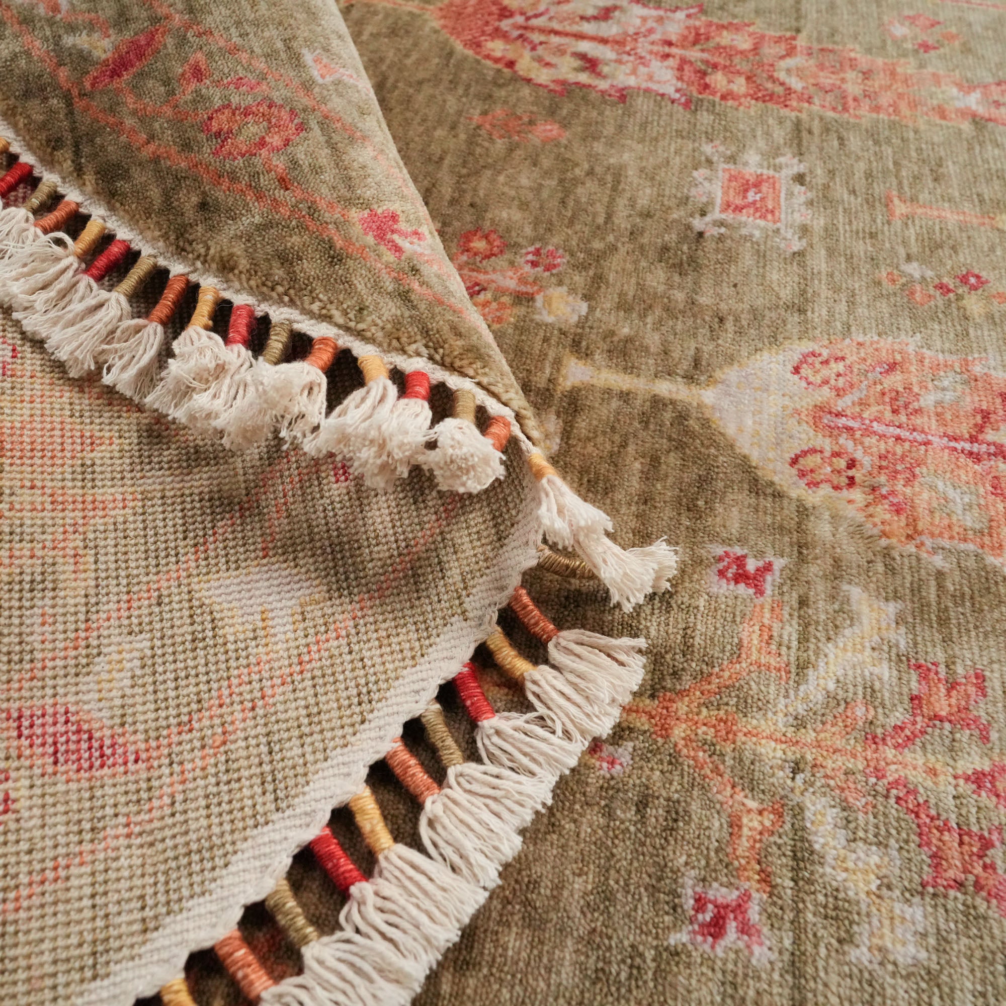 Zara Series Machine Woven Flower Patterned Green Round Carpet