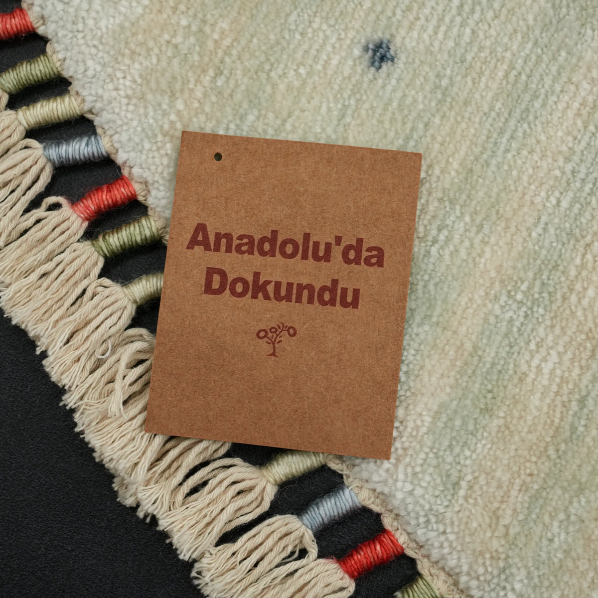 Zara Serisi Otantik Desenli Yuvarlak Tezgah Dokuma Halısı — Anadolu deseni