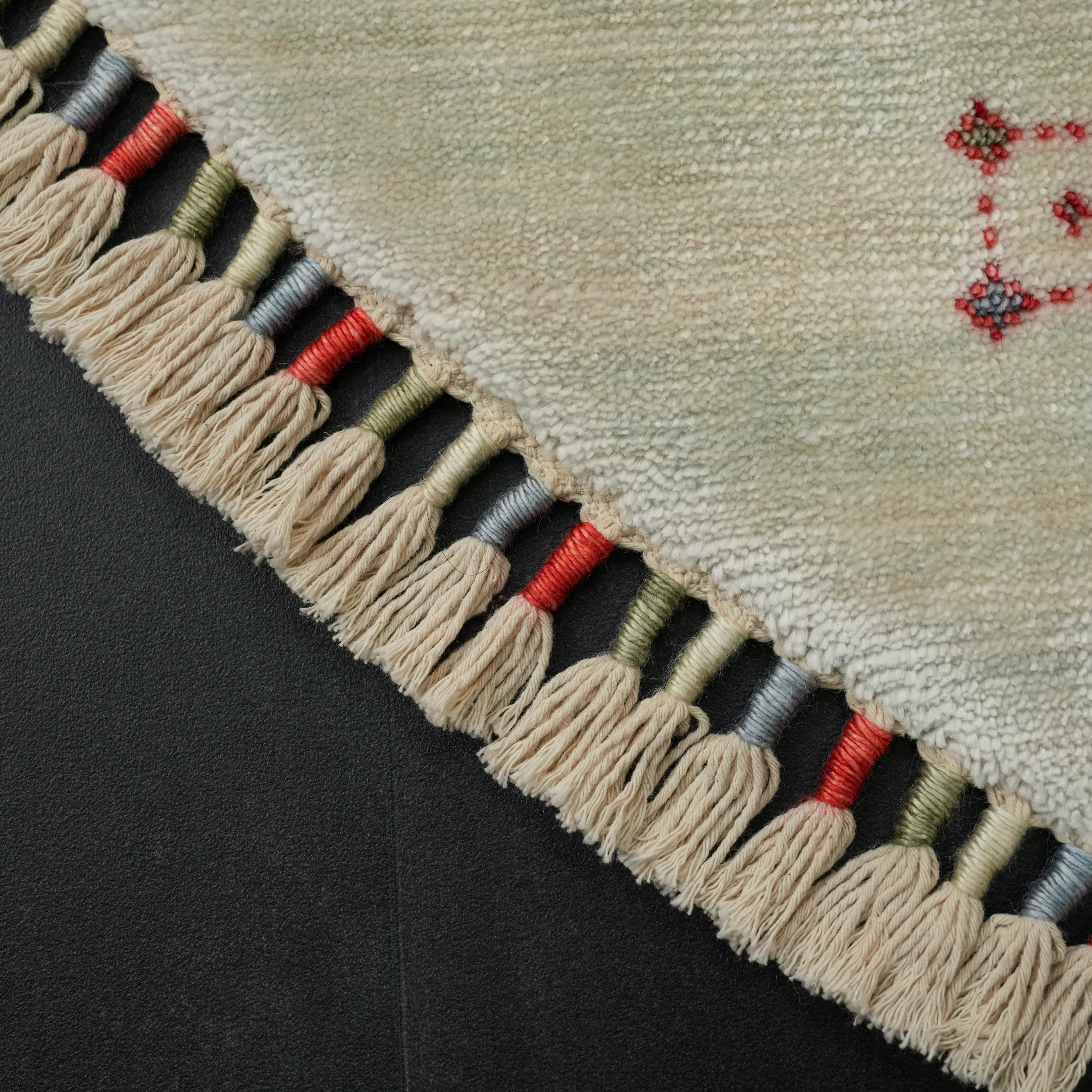 Zara Series Authentic Patterned Round Loom-Woven Rug