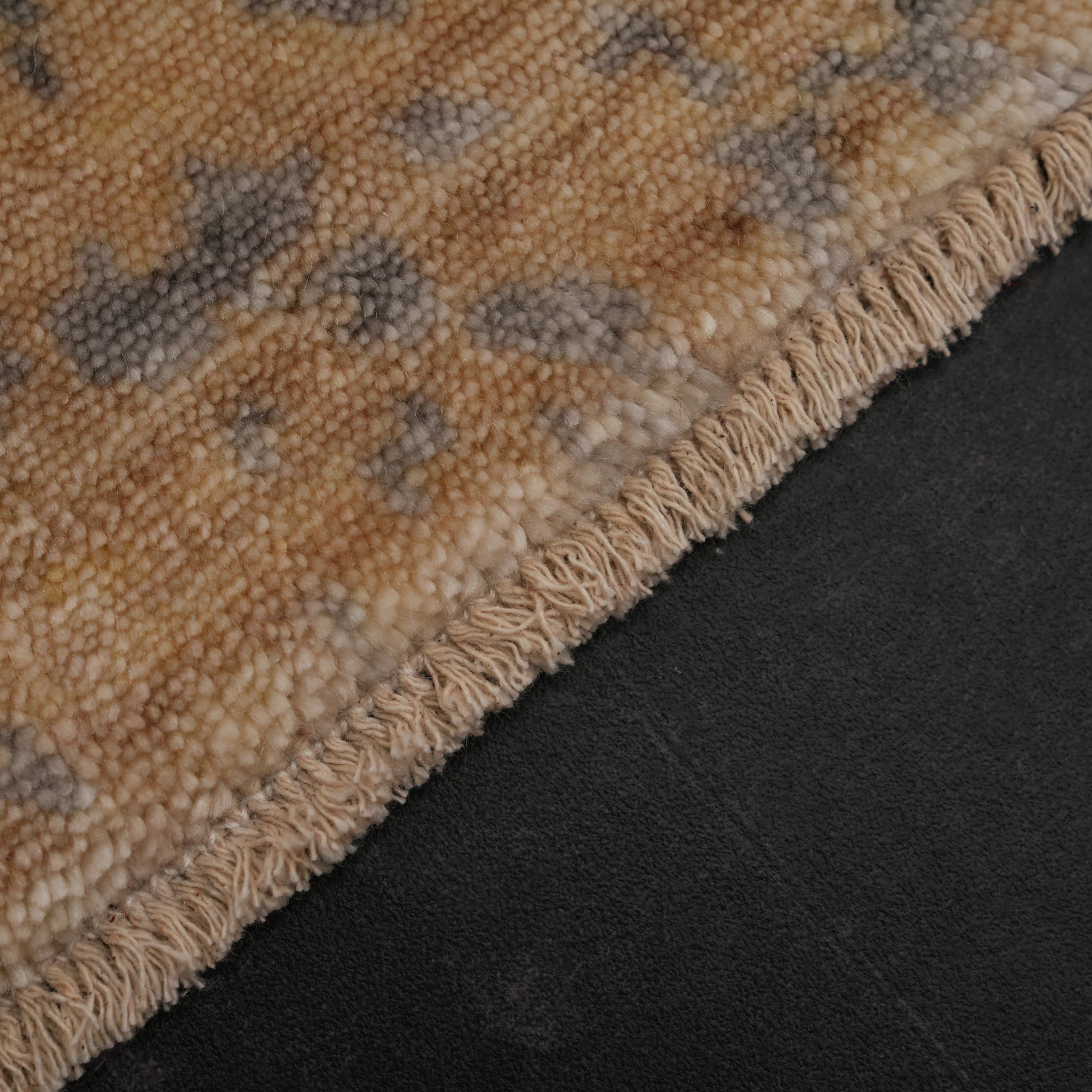 Zima Serisi Soyut Desenli Bej Doğal Tencel Tezgah Dokuma Halı