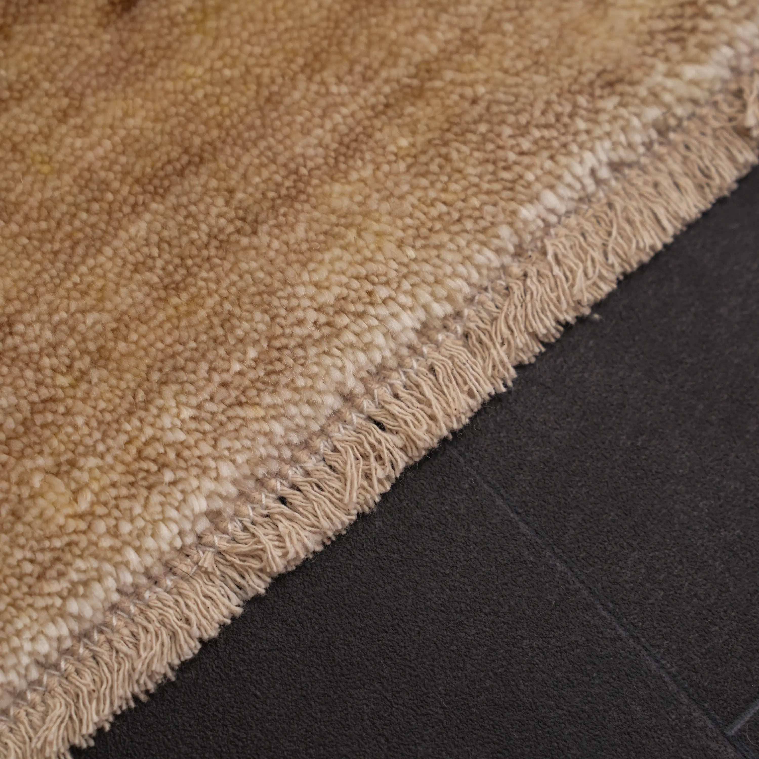 Zima Serisi Soyut Desenli Doğal Krem Tezgah Dokuma Halı