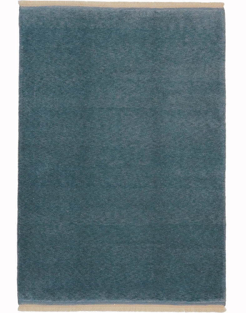 Yerli halılarda hem yün, hem el dokuması, hem de böylesine dingin ve sade mavi pek nadir.