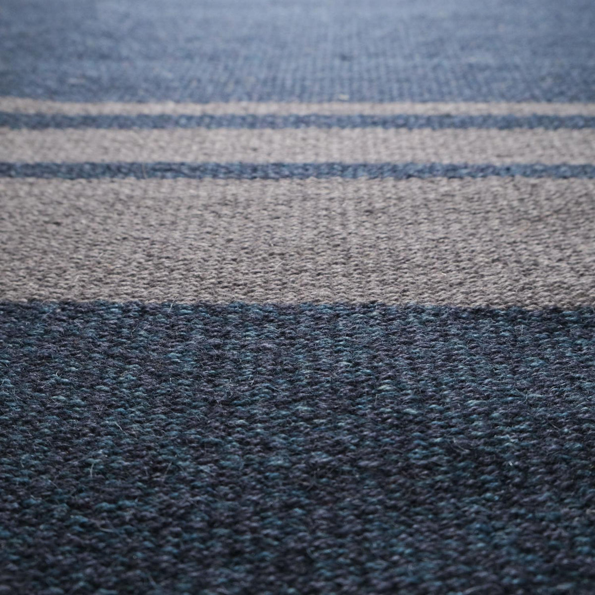 Çizgi Desenli Makine Dokuma Kilim — 120x180 cm
