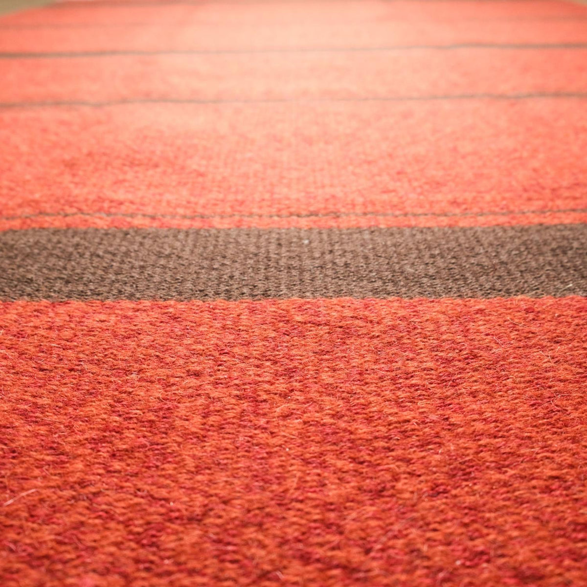 Makine Dokuma Çizgi Desenli Kırmızı Kilim — 120x180 cm