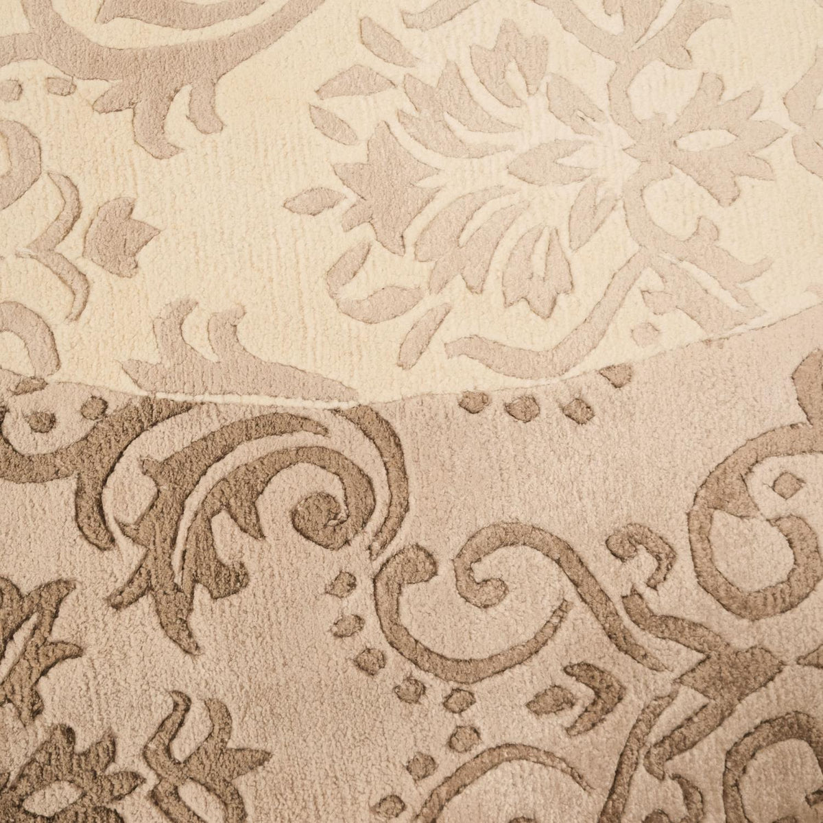 White Damask Hand-Knotted Round Rug — border pattern