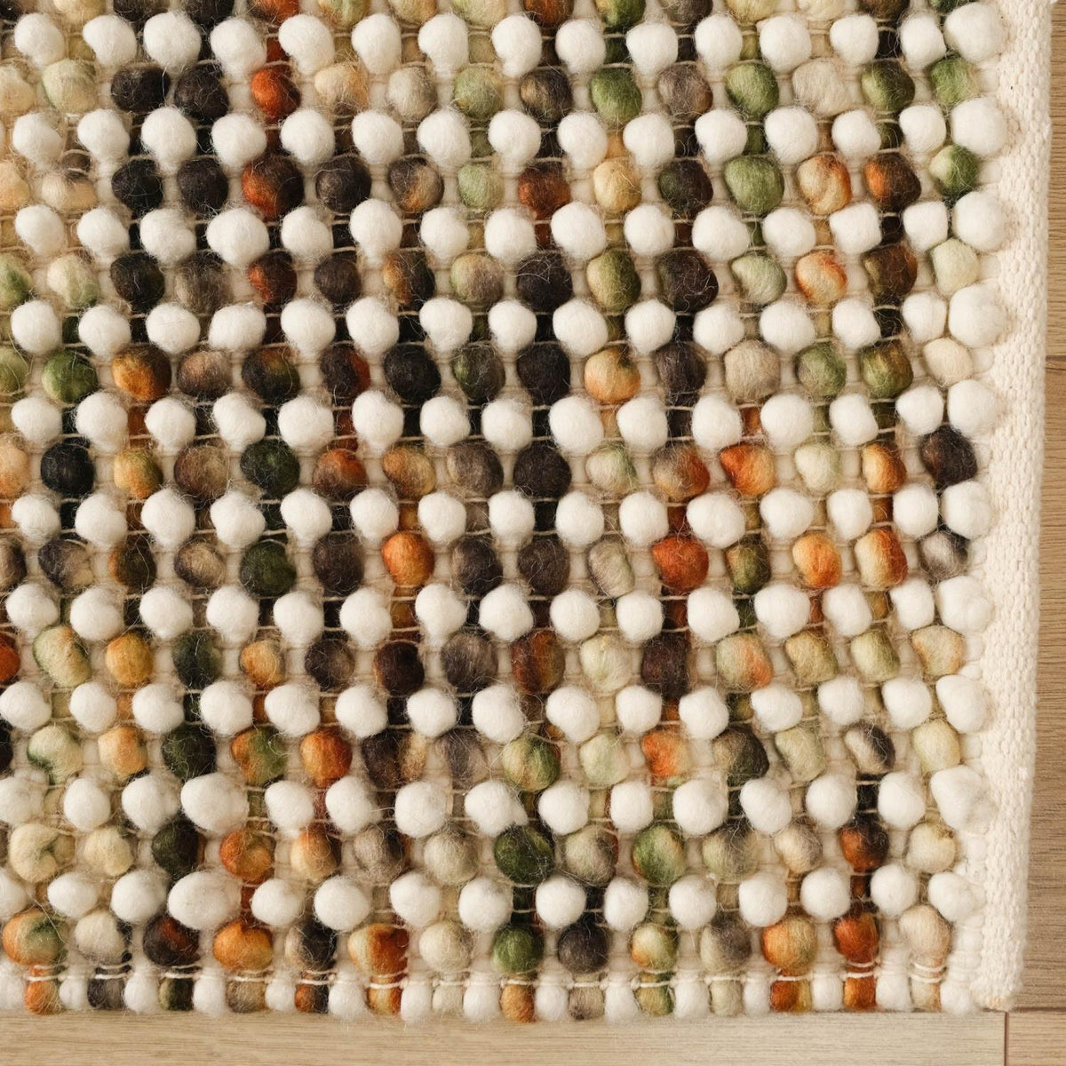 Agra Serisi Sade Desenli El Dokuma Halı — 140x200 cm