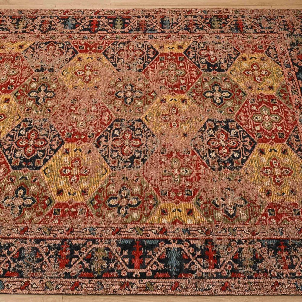 Kehribar Makine Dokuma Vintage Desenli Rengarenk Akrilik Kilim — ofis halısı