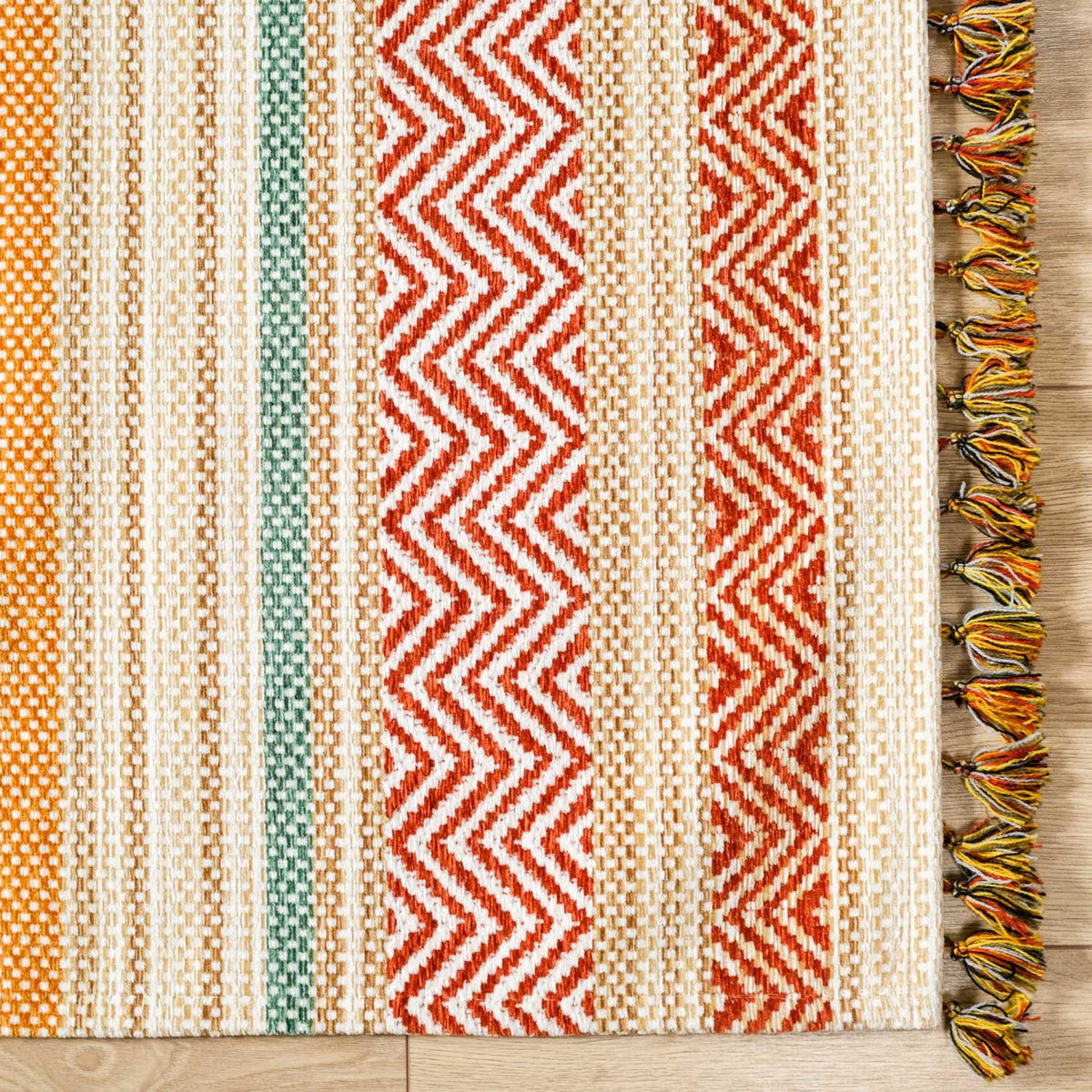 Eco Carpet Aztec Line Patterned Machine Woven Rug