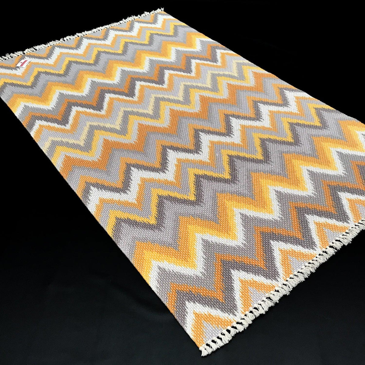 Bodrum Serisi Geometrik Desenli Makine Dokuma Kilim — balkon halısı