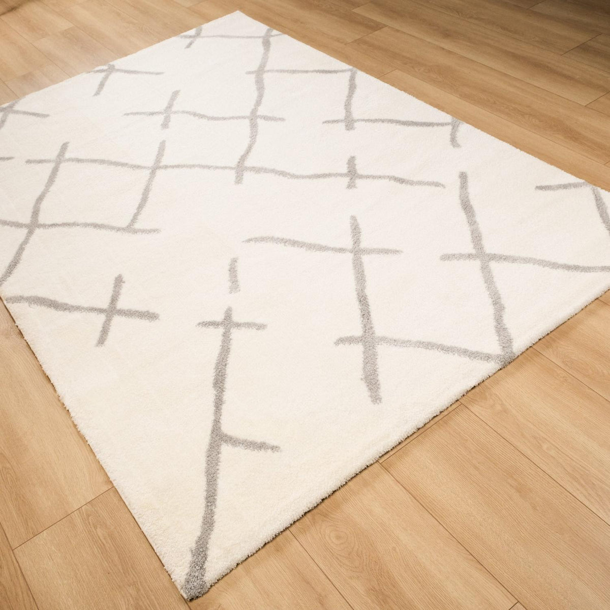 Eco Carpet Riga Geometric Patterned Machine Woven Carpet