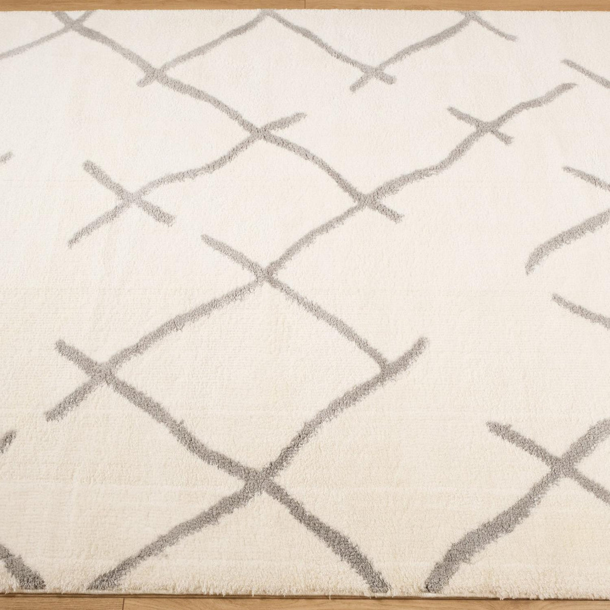 Riga Serisi Geometrik Desenli Makine Dokuma Halı — 160x230 cm