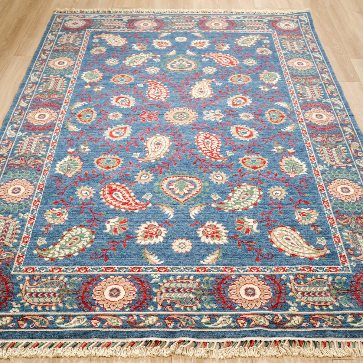 Zara Serisi Uşak Desenli Makine Dokuma Halı — 170x240 cm