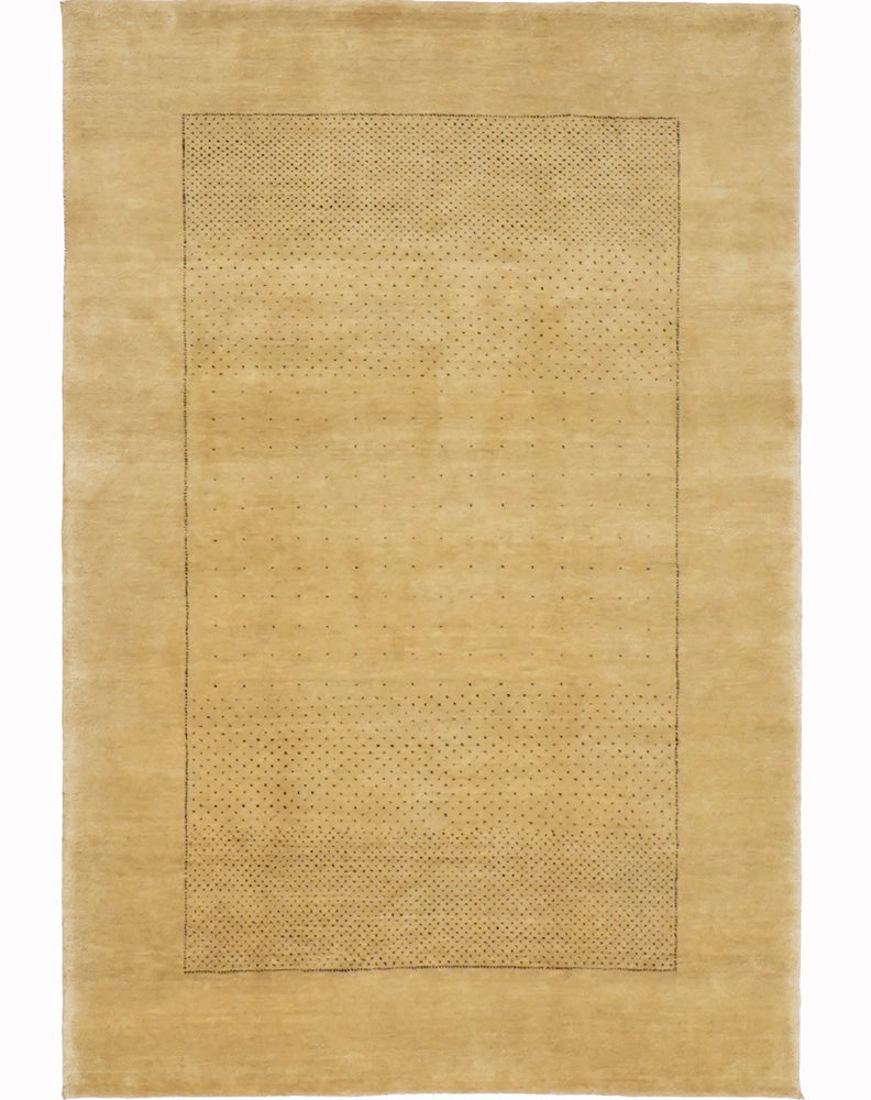 Boyasız, yünün kendi rengi ile üretildi, bu yüzden kıymetli.