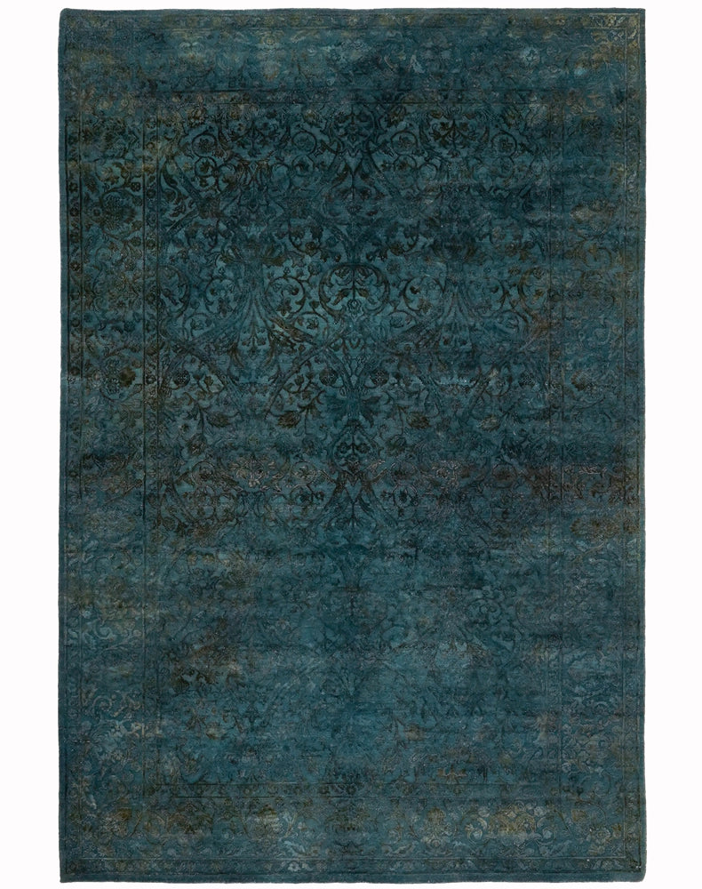 Alevle yakılarak ortaya çıkan kabartmalı ipek işçiği, eşi benzeri yok.