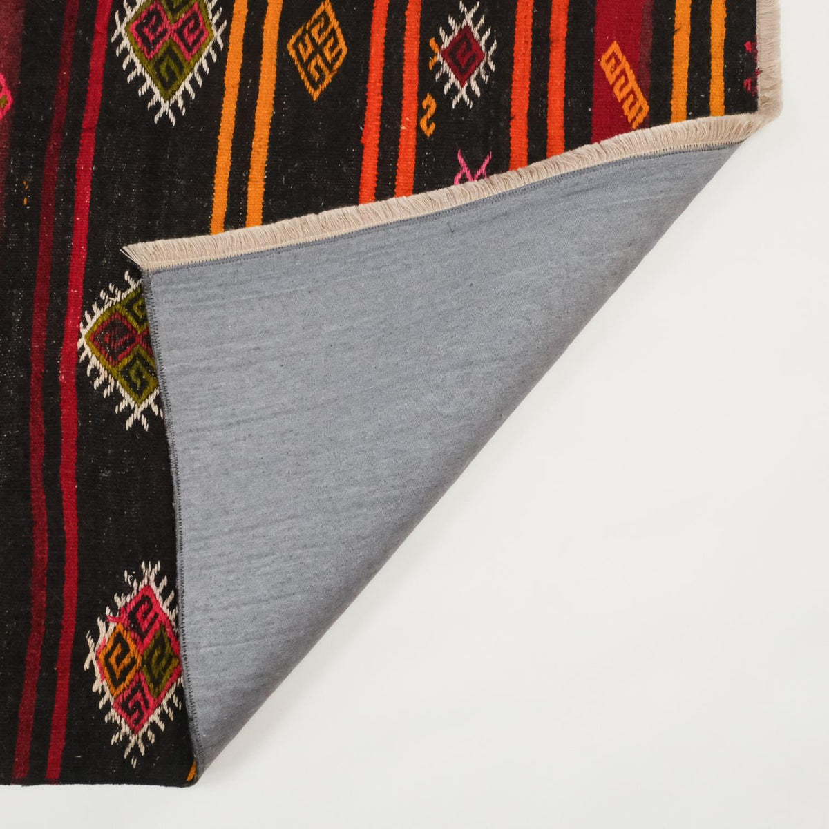 El Dokuma Anadolu Desenli Siyah Kilim — geometrik desenli