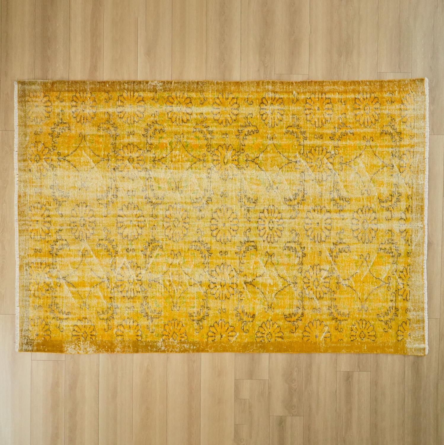 El Dokuma Sarı Vintage Desenli Halı — oturma odası halısı