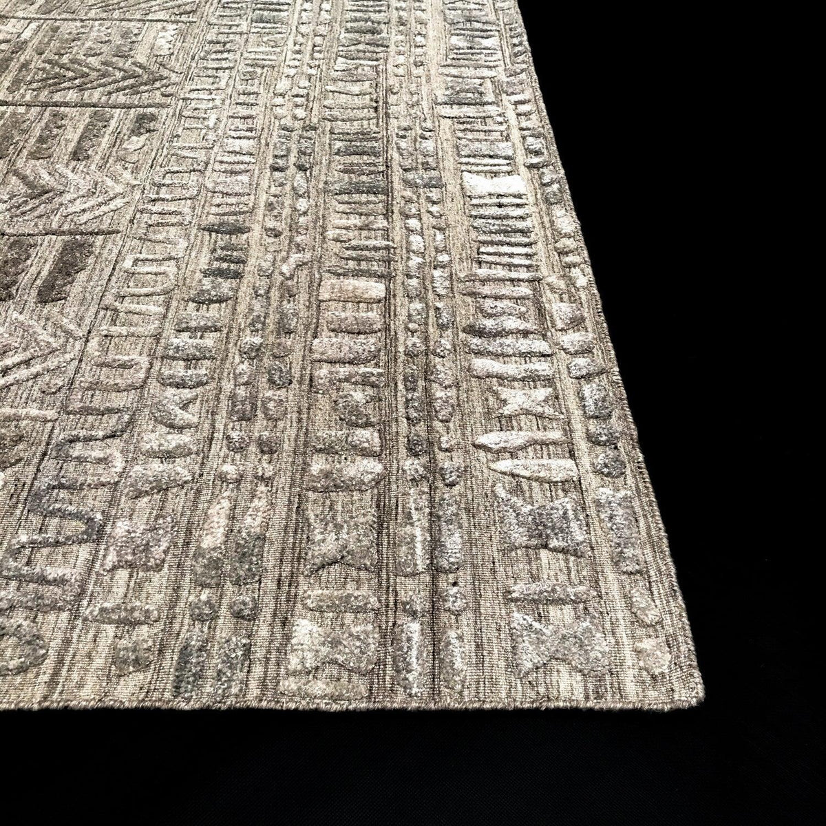 Geometrik Desenli El Dokuma Halı — pamuk