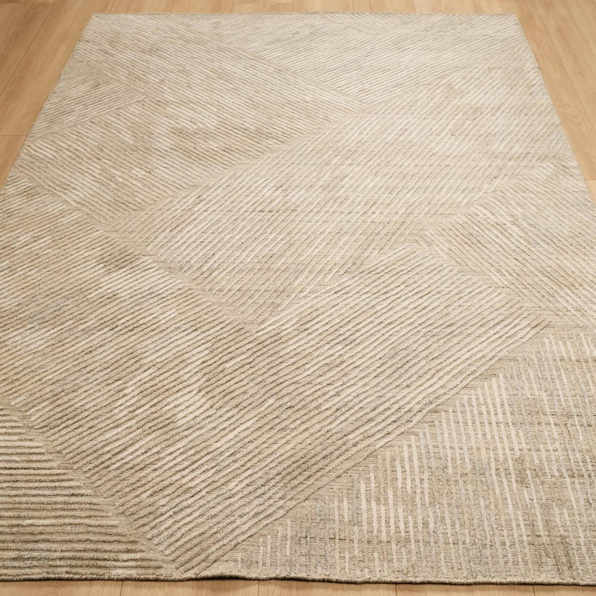Geometrik Desenli El Dokuma Halı — 170x240 cm