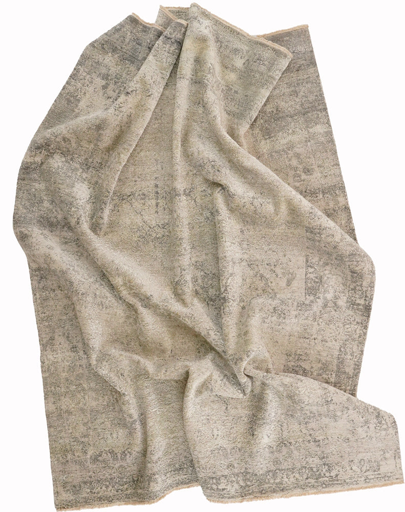 Aylar süren el işçiliği ile dokundu, gri ipekli zemin, vintage motif, hafif klasik,  üst düzey halı.