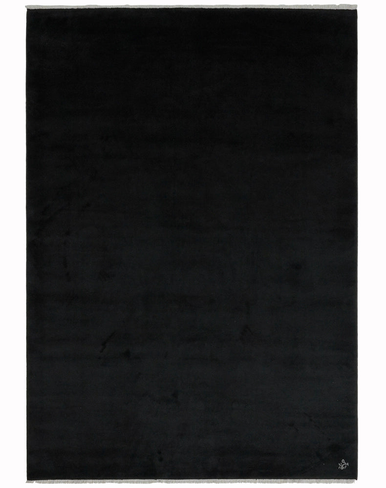 Düz, doğal, siyah halı mı lâzım?