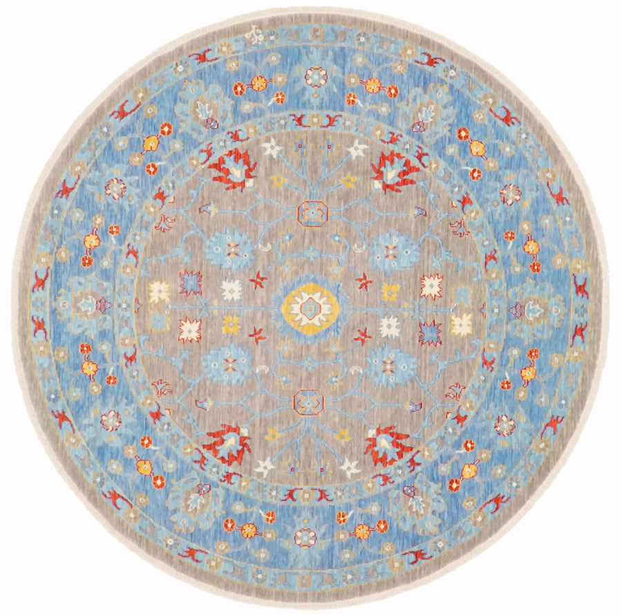 Uşak motifleri çağdaş mavi tonlarıyla daire şeklinde.