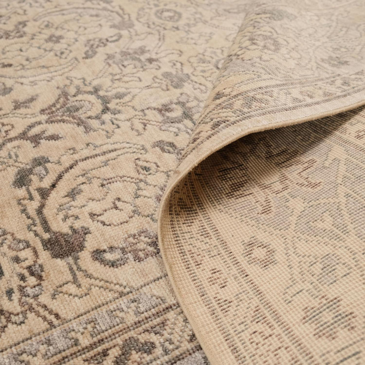 Heritage Series Vintage Patterned Machine Woven Carpet