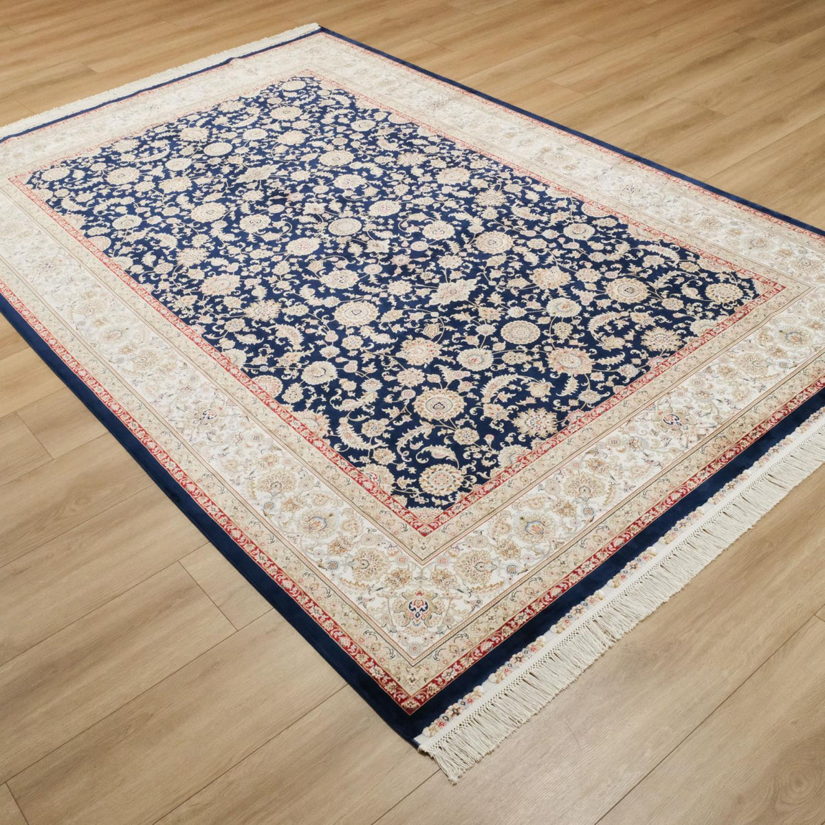 Isfahan Series Machine Woven Uşak Patterned Navy Blue Carpet