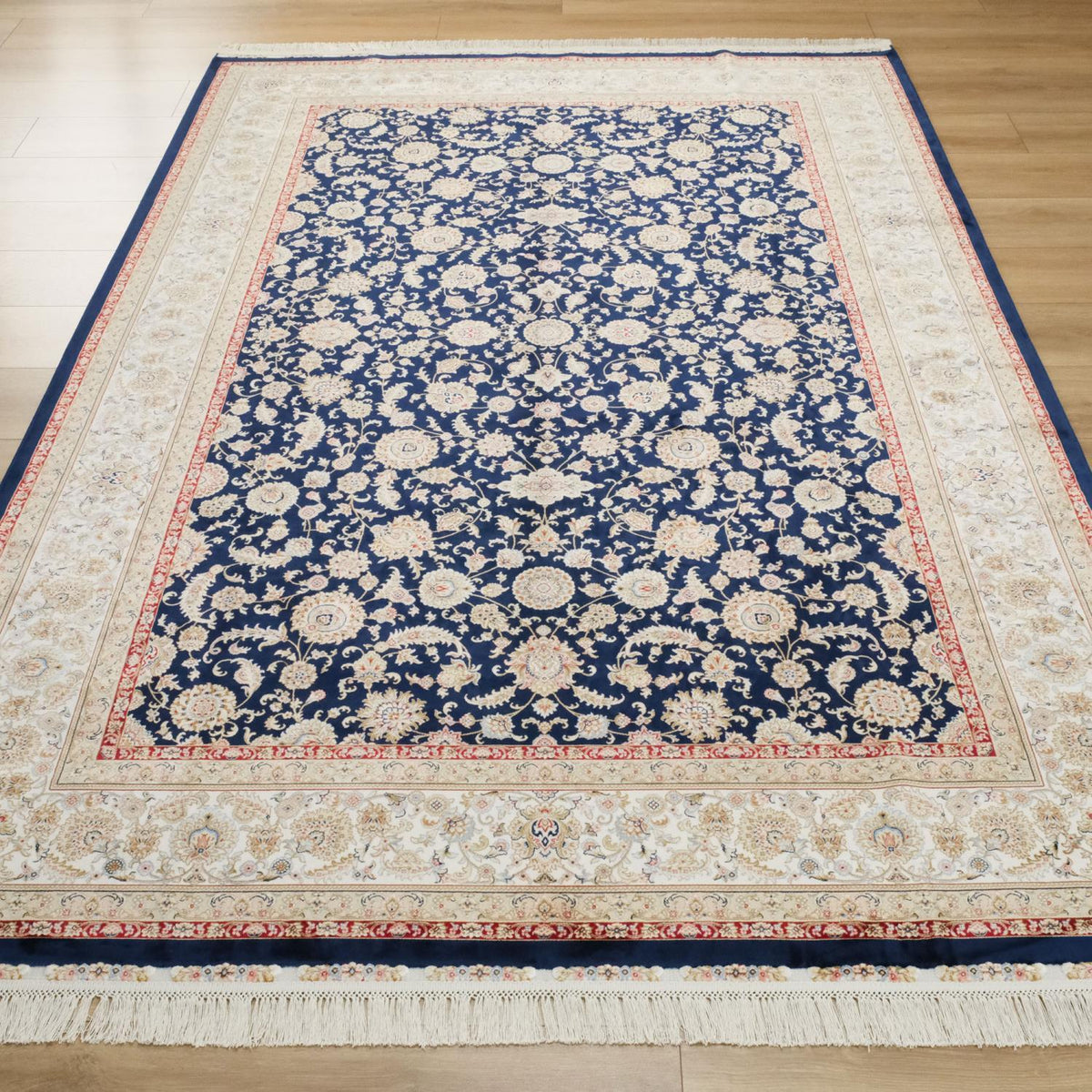 Isfahan Series Machine Woven Uşak Patterned Navy Blue Carpet