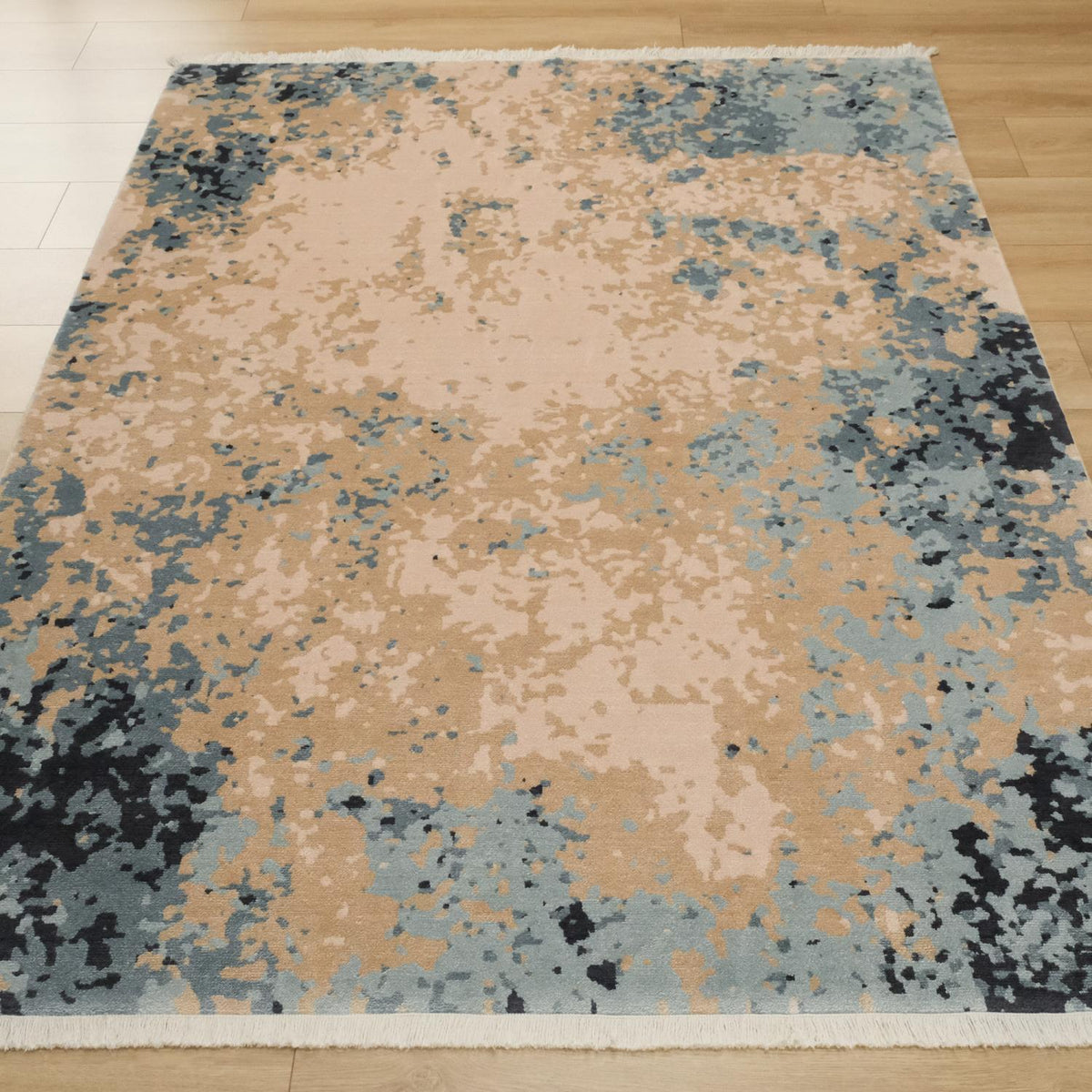 Tezgah Dokuma Soyut Desenli Mavi Viskon Halı — 160x230 cm