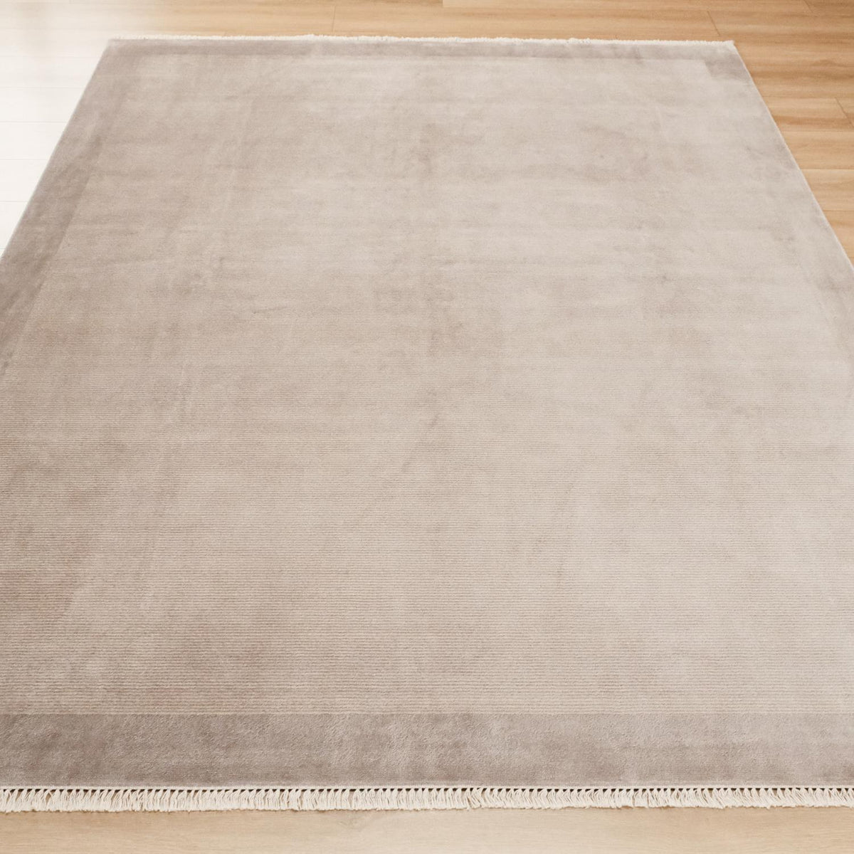 Napoli Serisi Sade Desenli Vizon Makine Dokuma Halı — 100x300, 200x290 cm