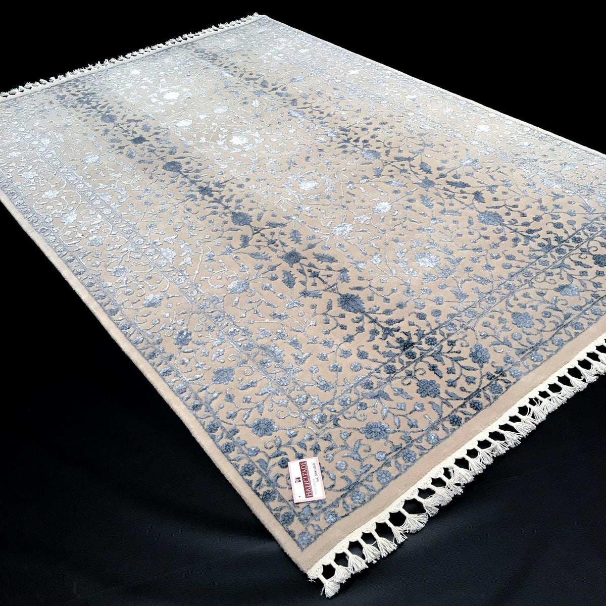 Sapphire Series Uşak Patterned Hand-Woven Carpet
