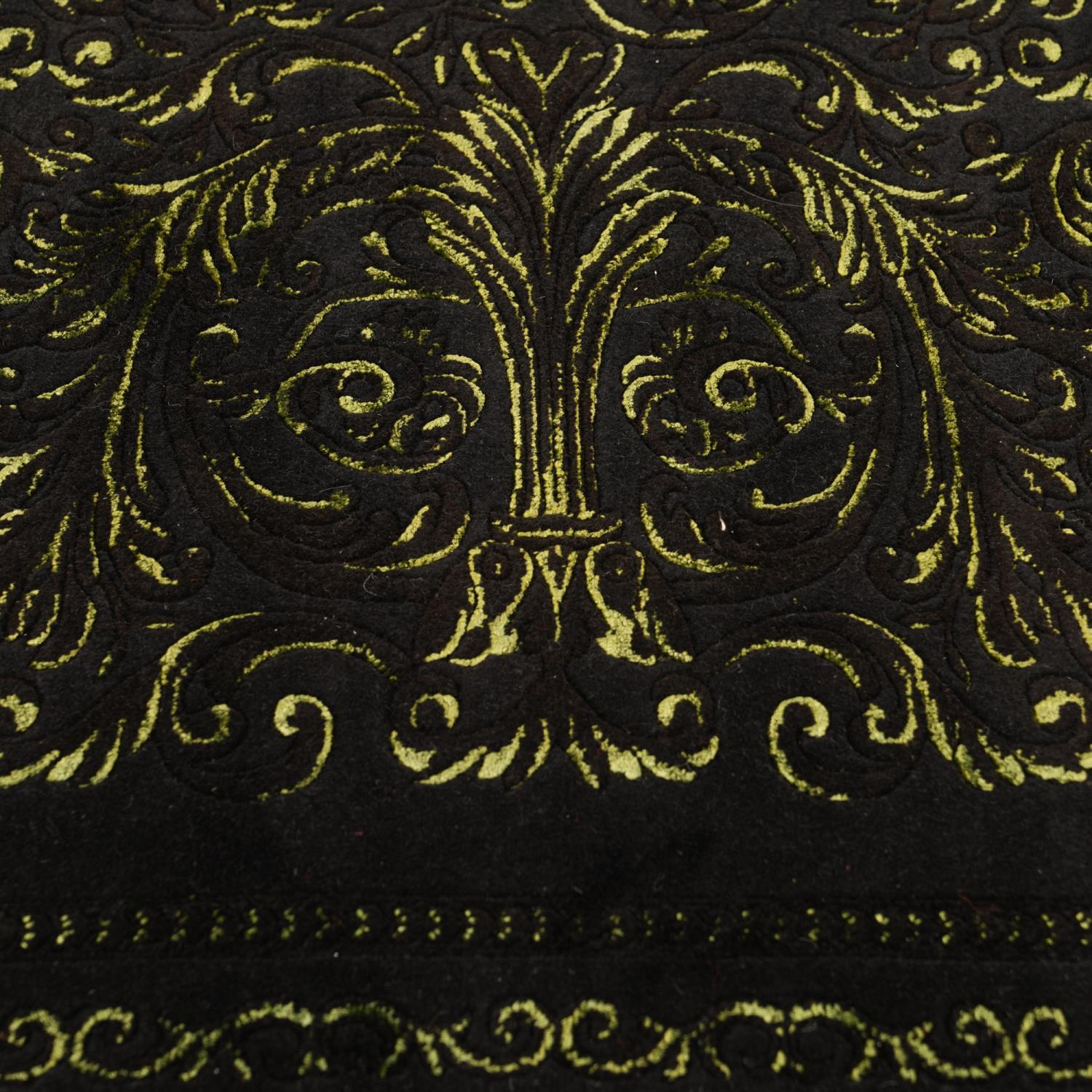 Versace Serisi İpekli El Dokuma Versace Desenli Siyah Halı