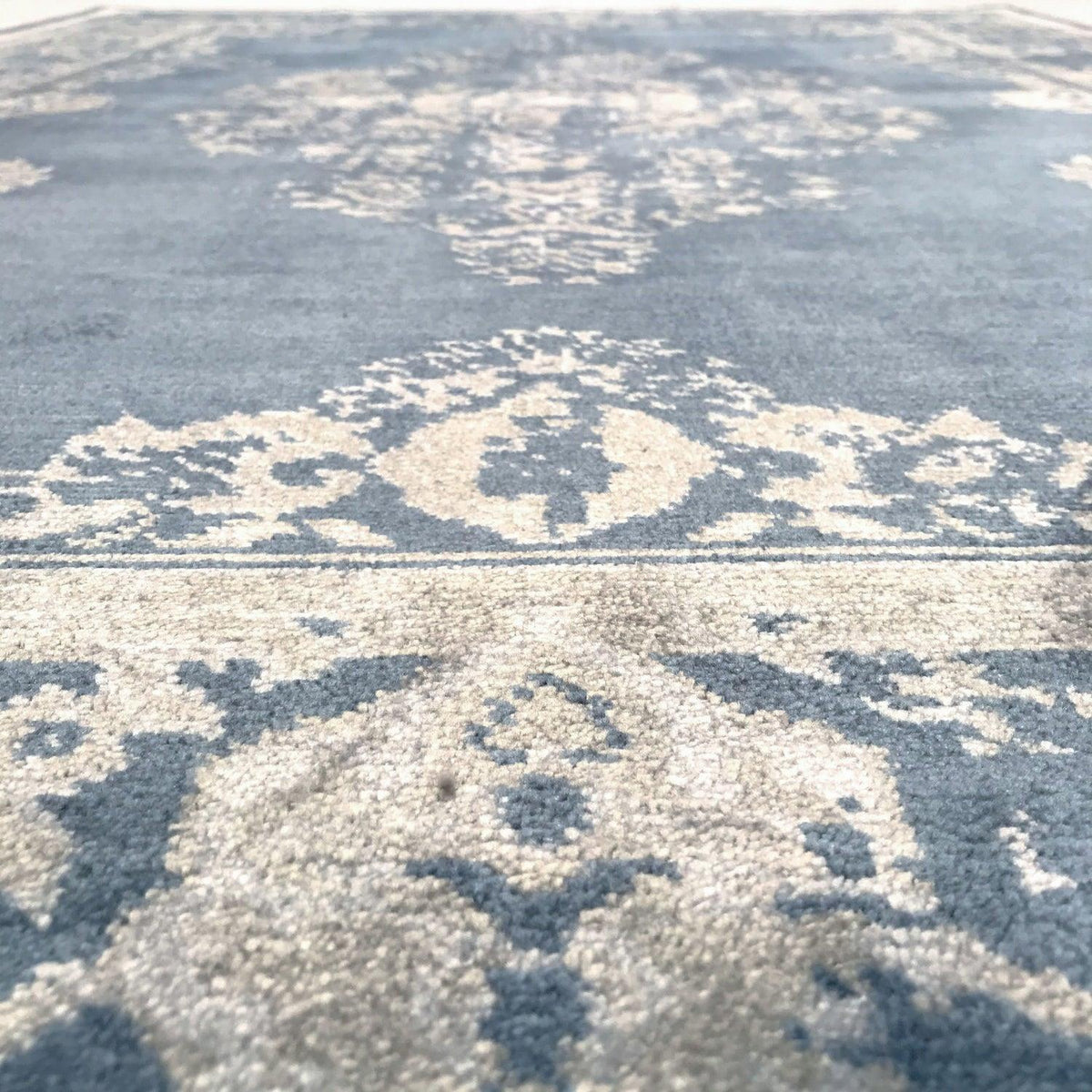 Vintage Patterned Machine Woven Carpet