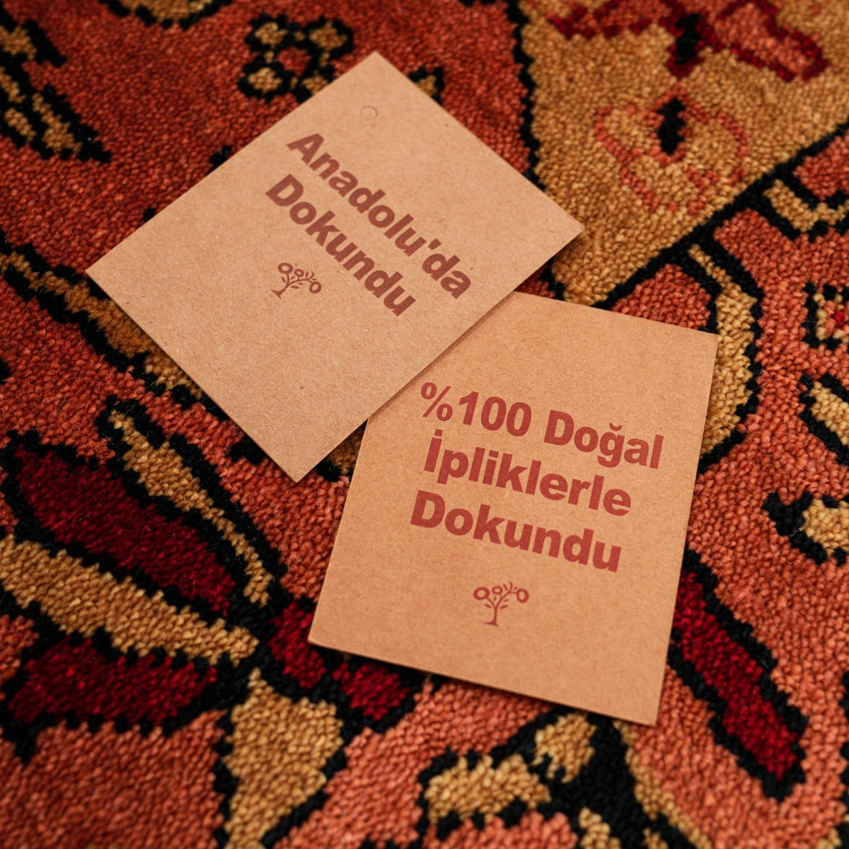 Zade Serisi Vintage Desenli Kırmızı Doğal Tezgah Dokuma Halı
