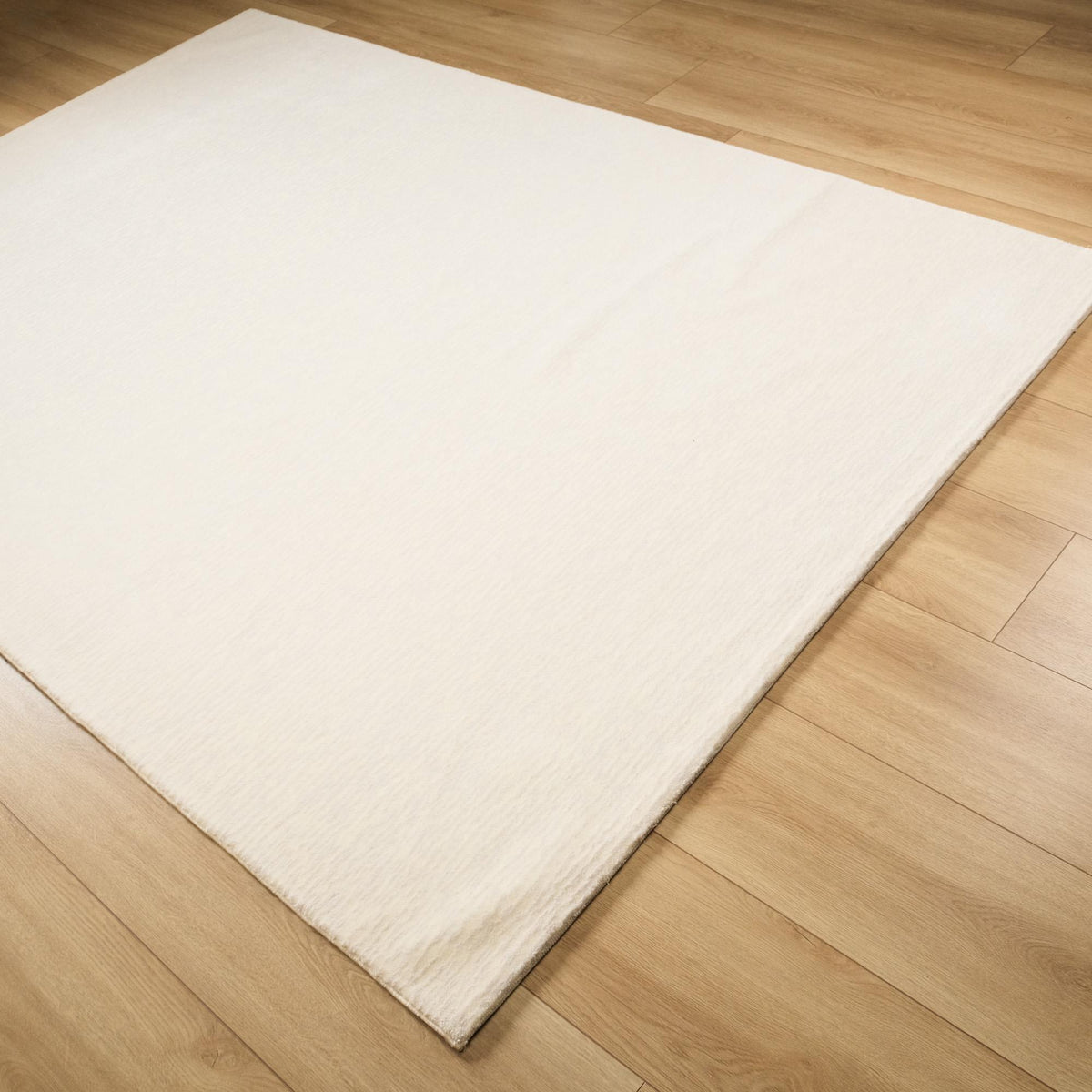 Eco Carpet Majesty Simple Patterned Machine Woven Carpet