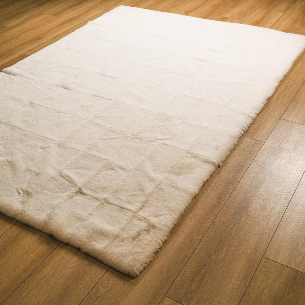 Eco Carpet Mollis Post Plain Patterned Machine Woven Carpet